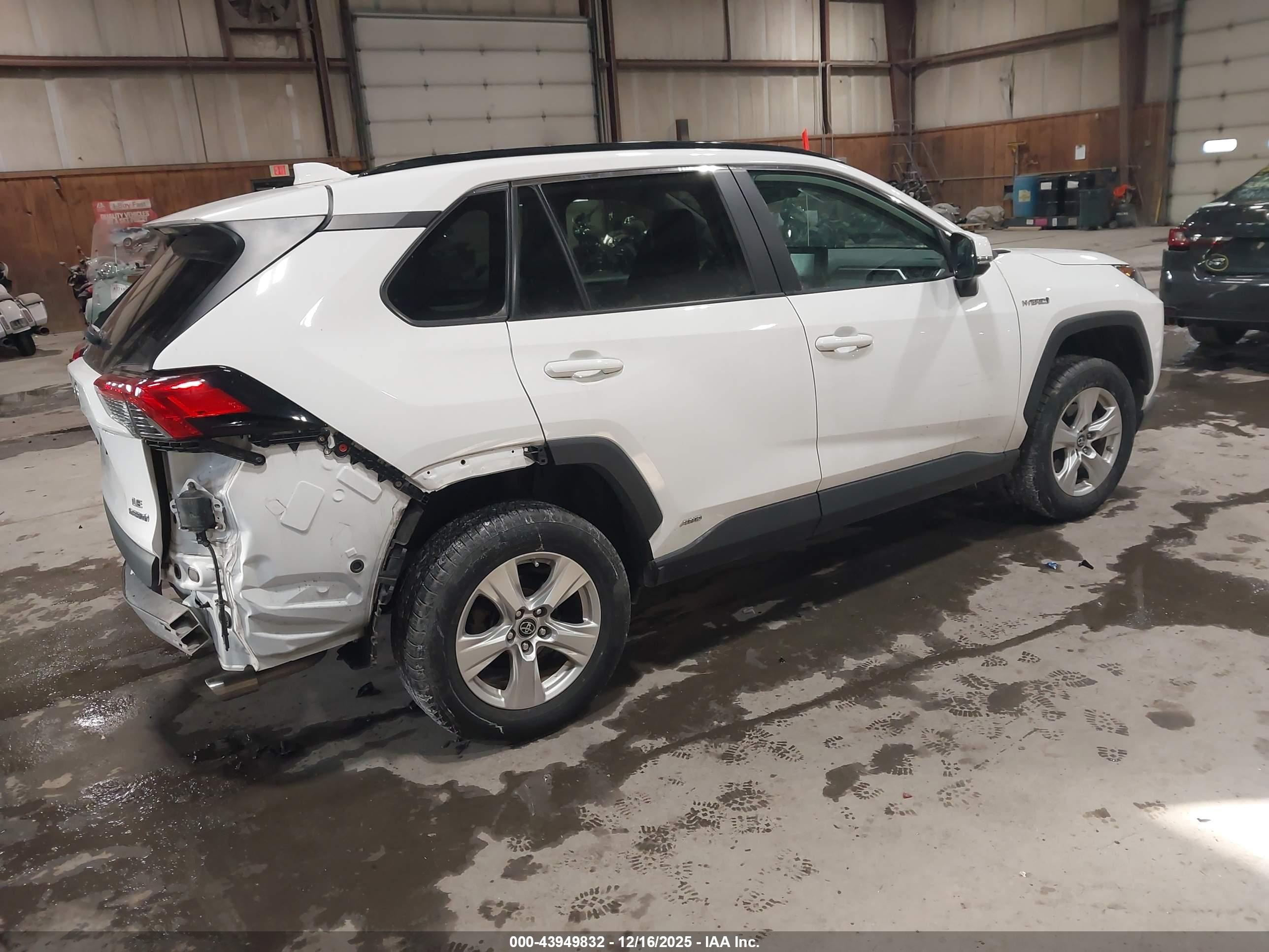 TOYOTA RAV4 image 4