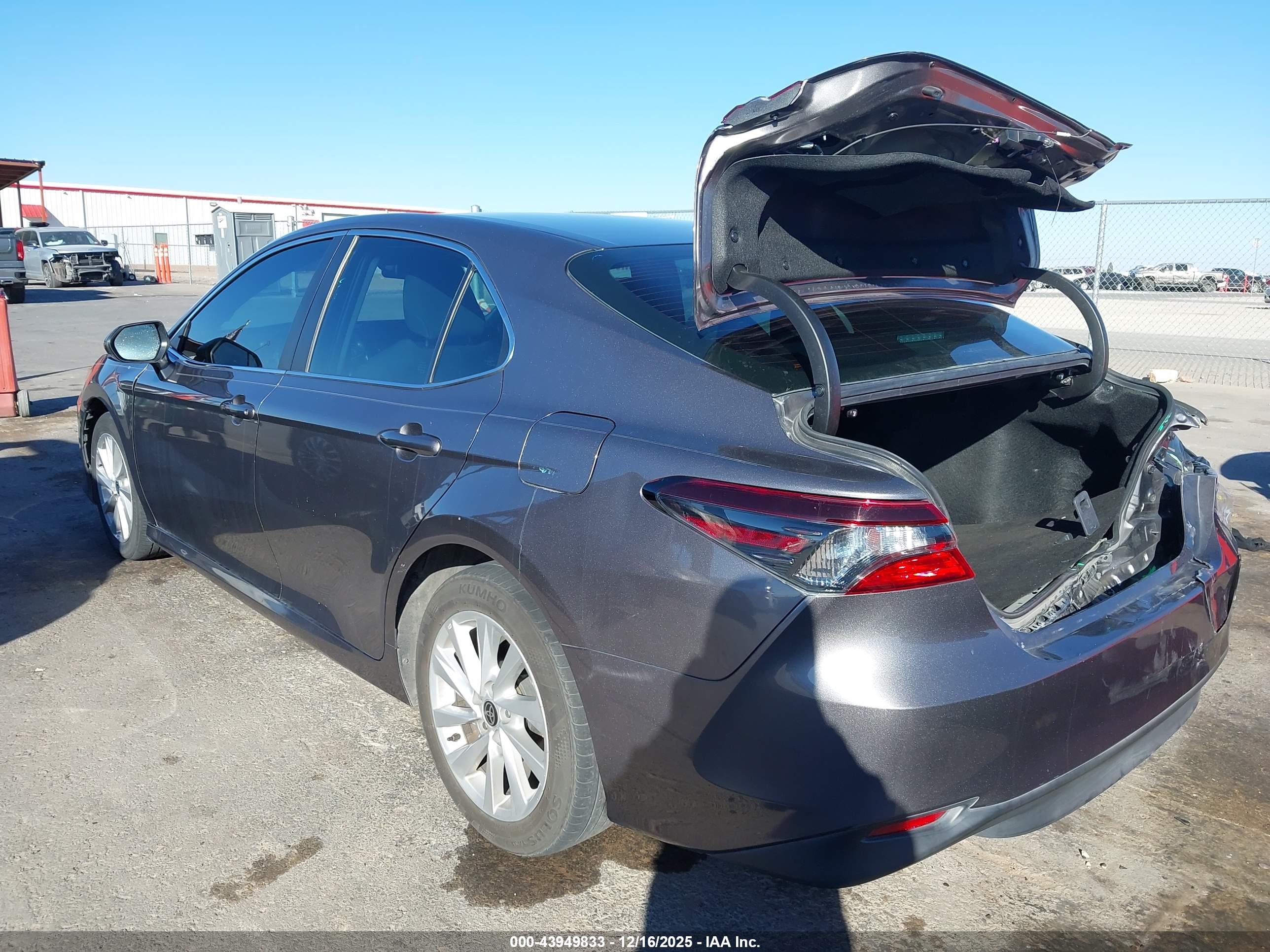 TOYOTA CAMRY image 3