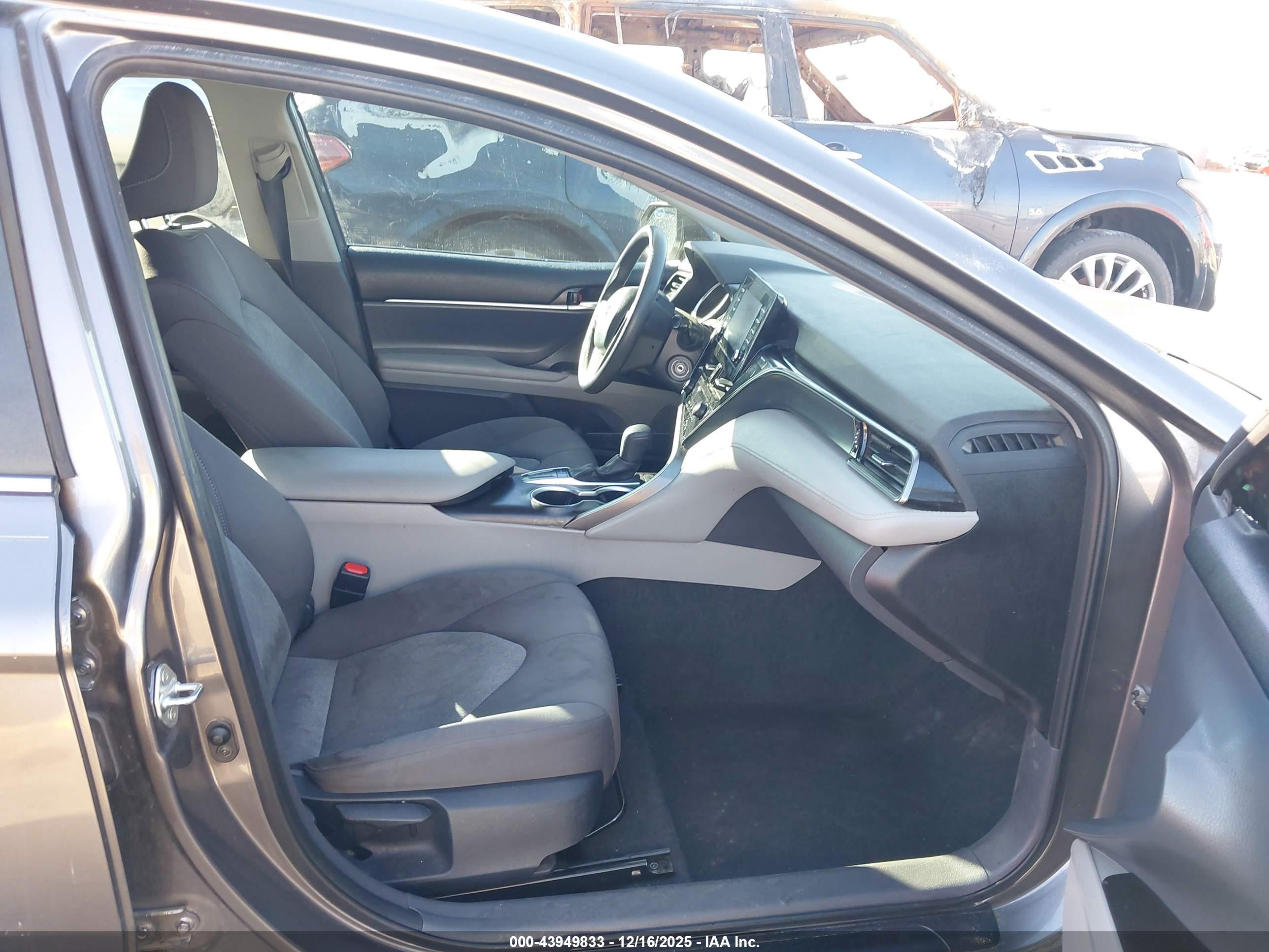 TOYOTA CAMRY image 5