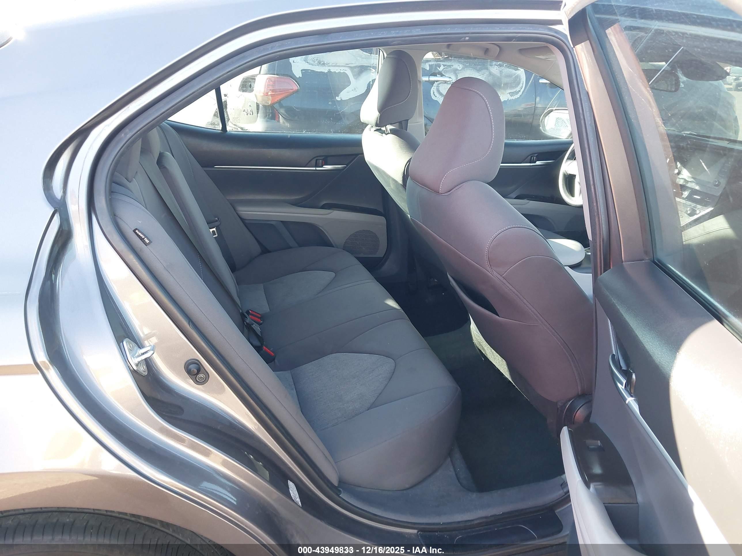 TOYOTA CAMRY image 8