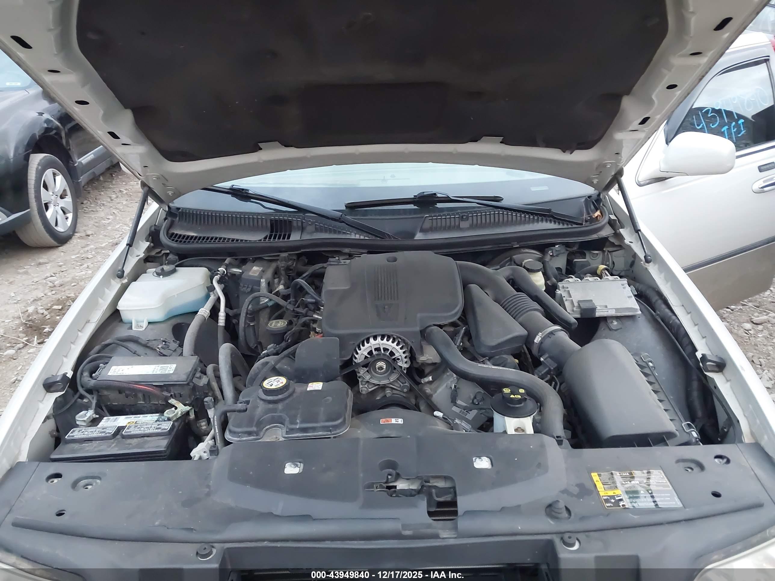 LINCOLN TOWN image 10