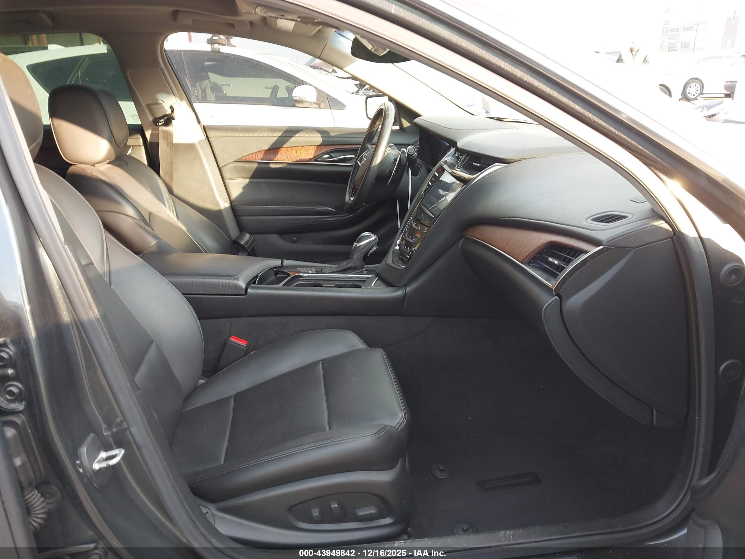 CADILLAC CTS image 5