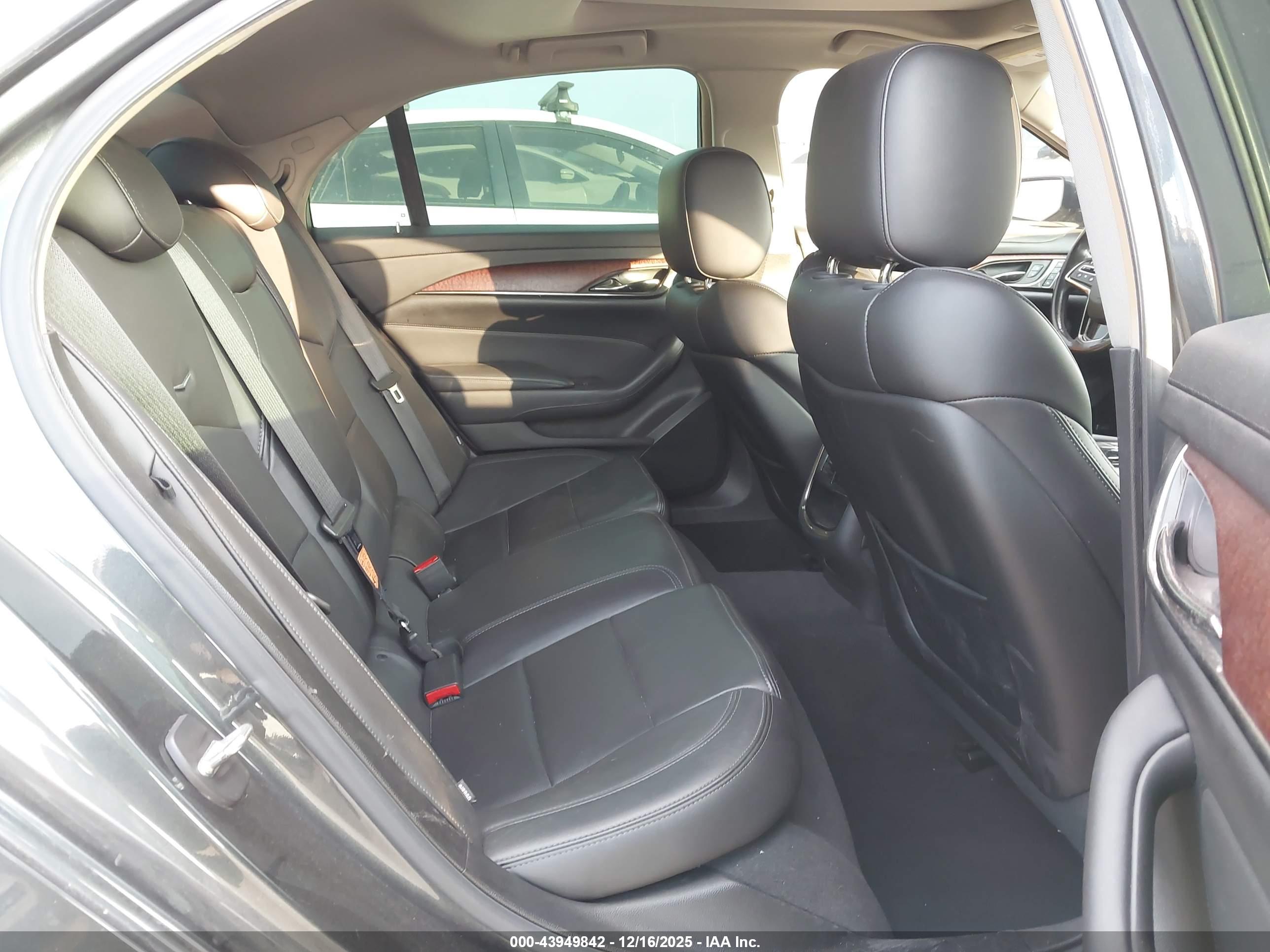 CADILLAC CTS image 8