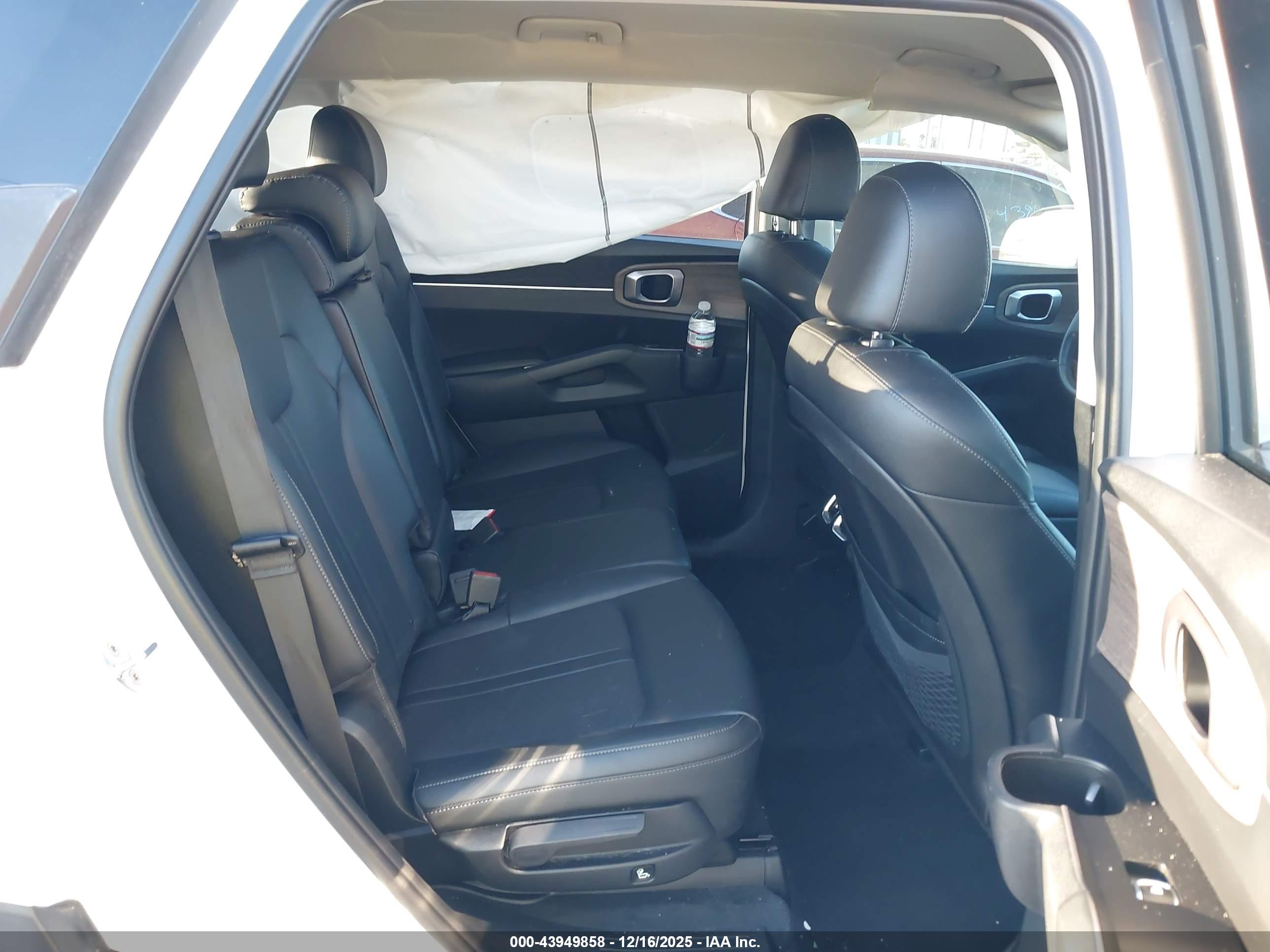 KIA SORENTO image 8