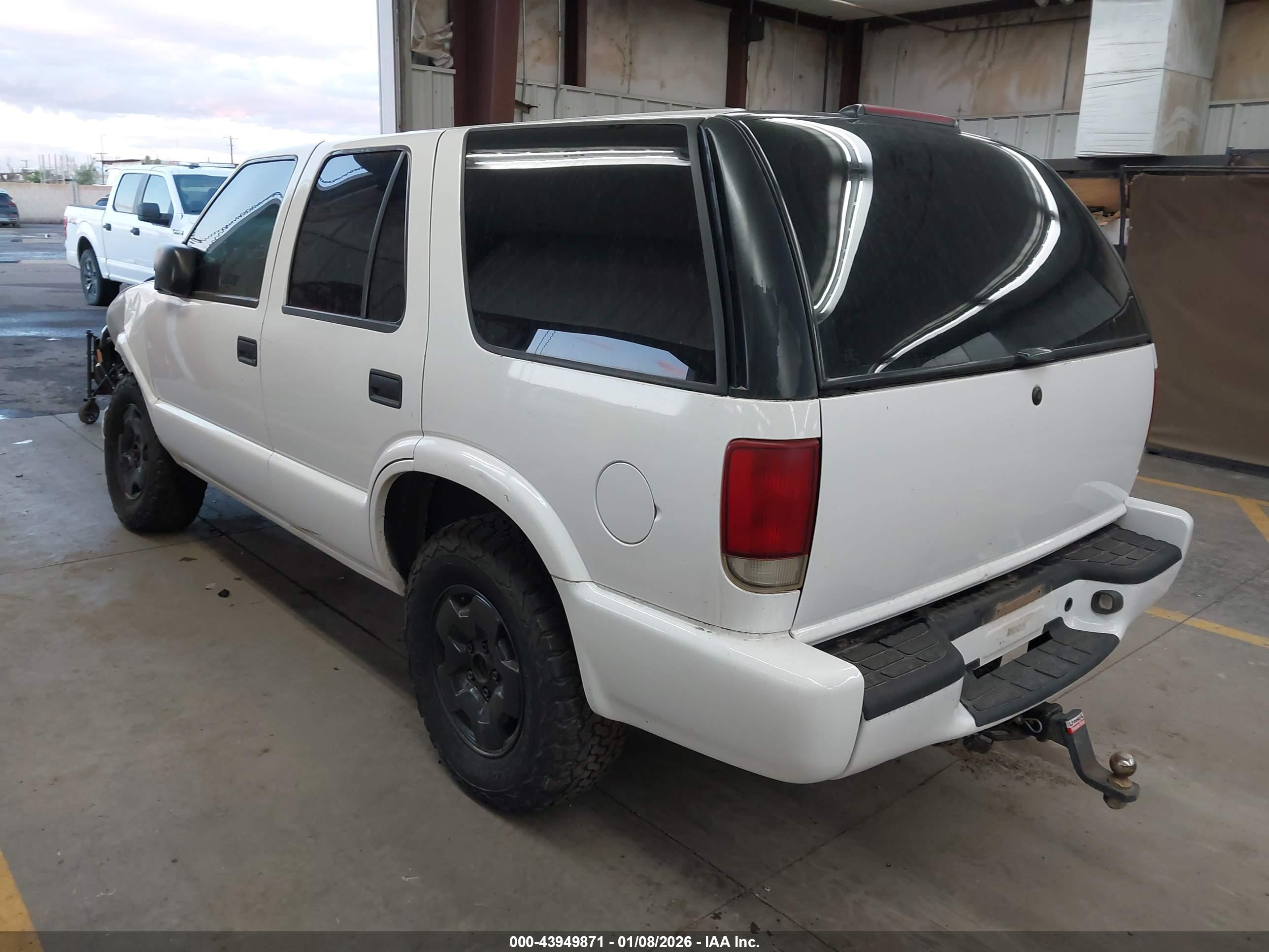 CHEVROLET BLAZER image 3