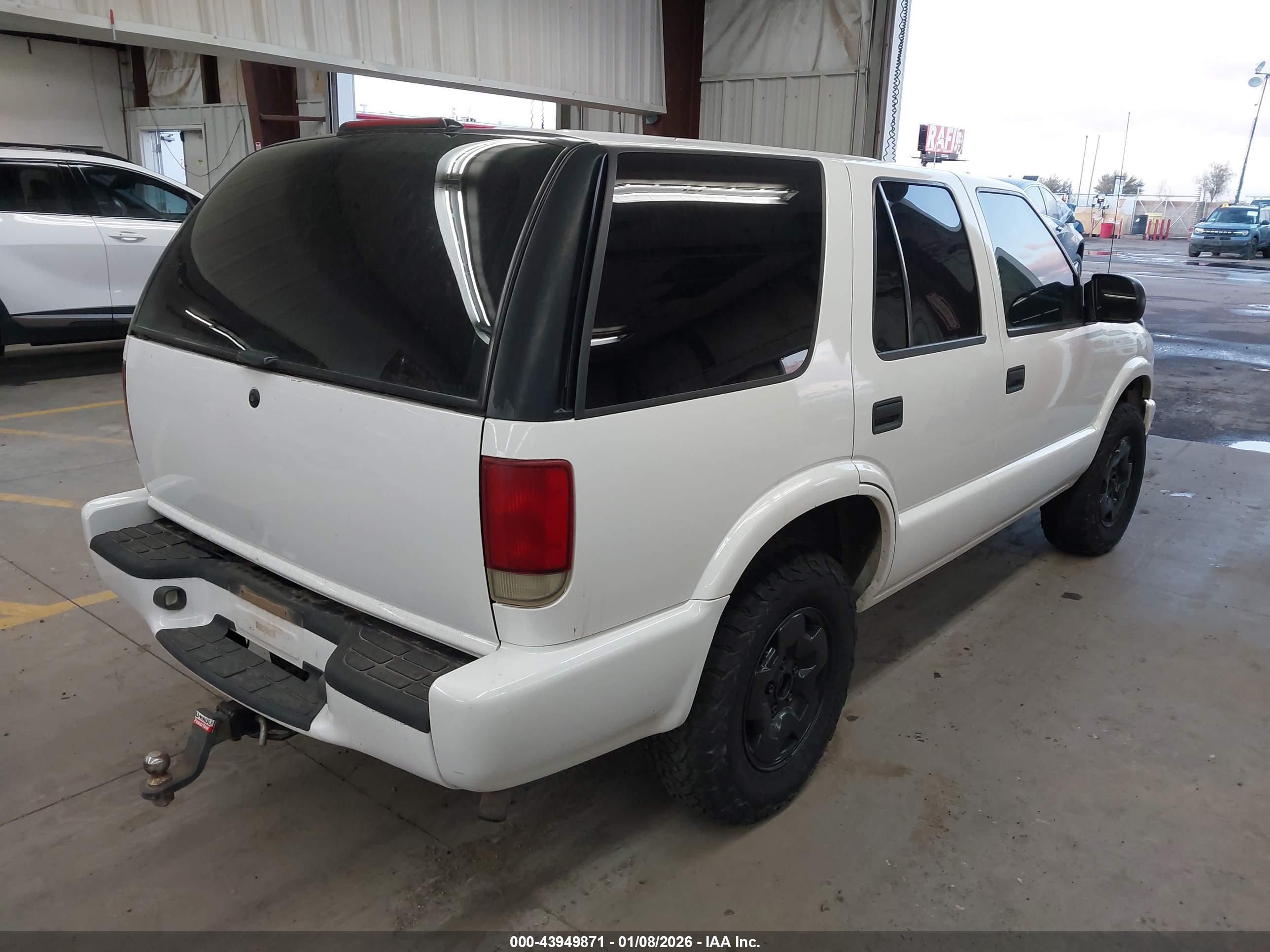 CHEVROLET BLAZER image 4