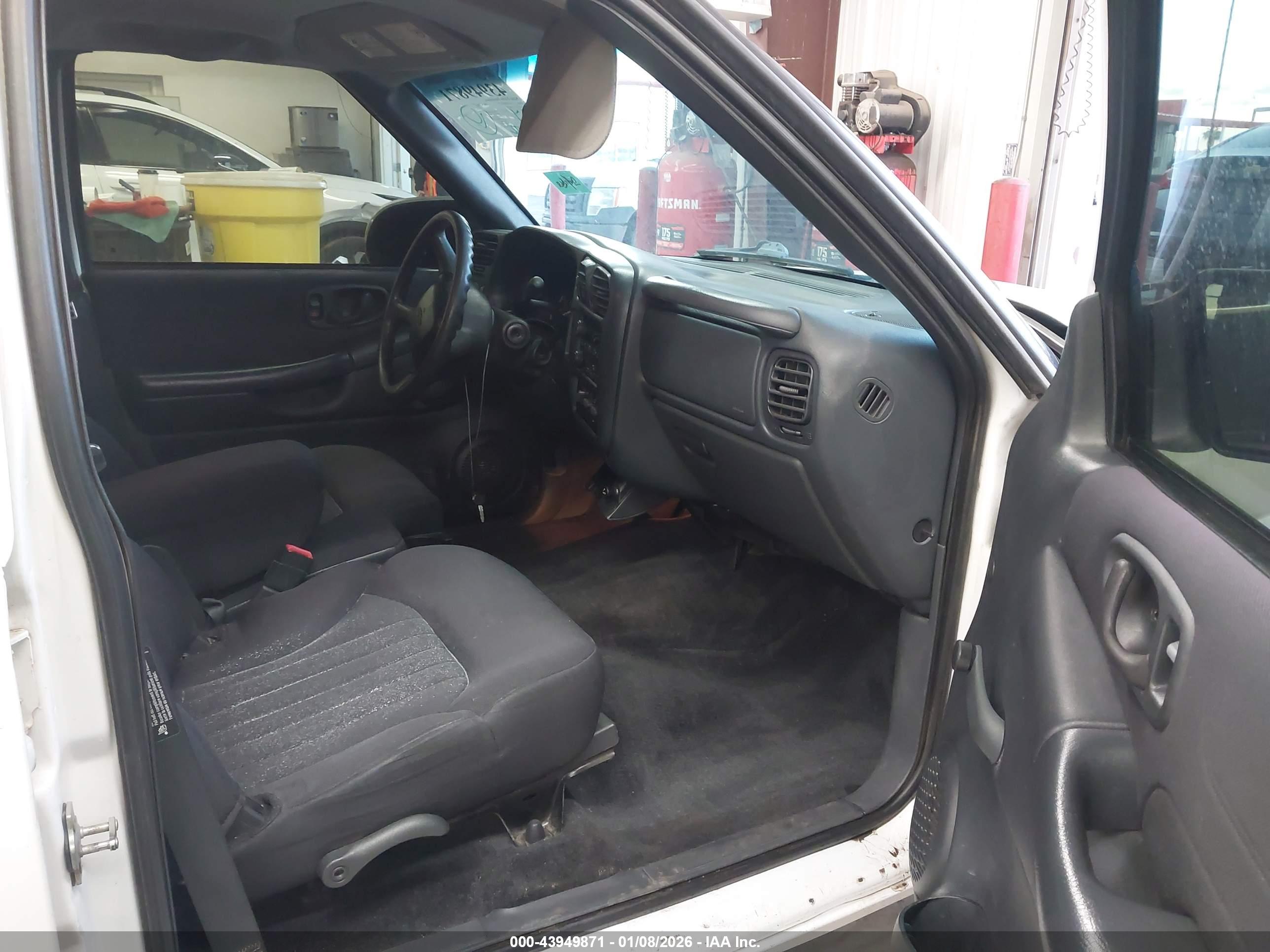 CHEVROLET BLAZER image 5