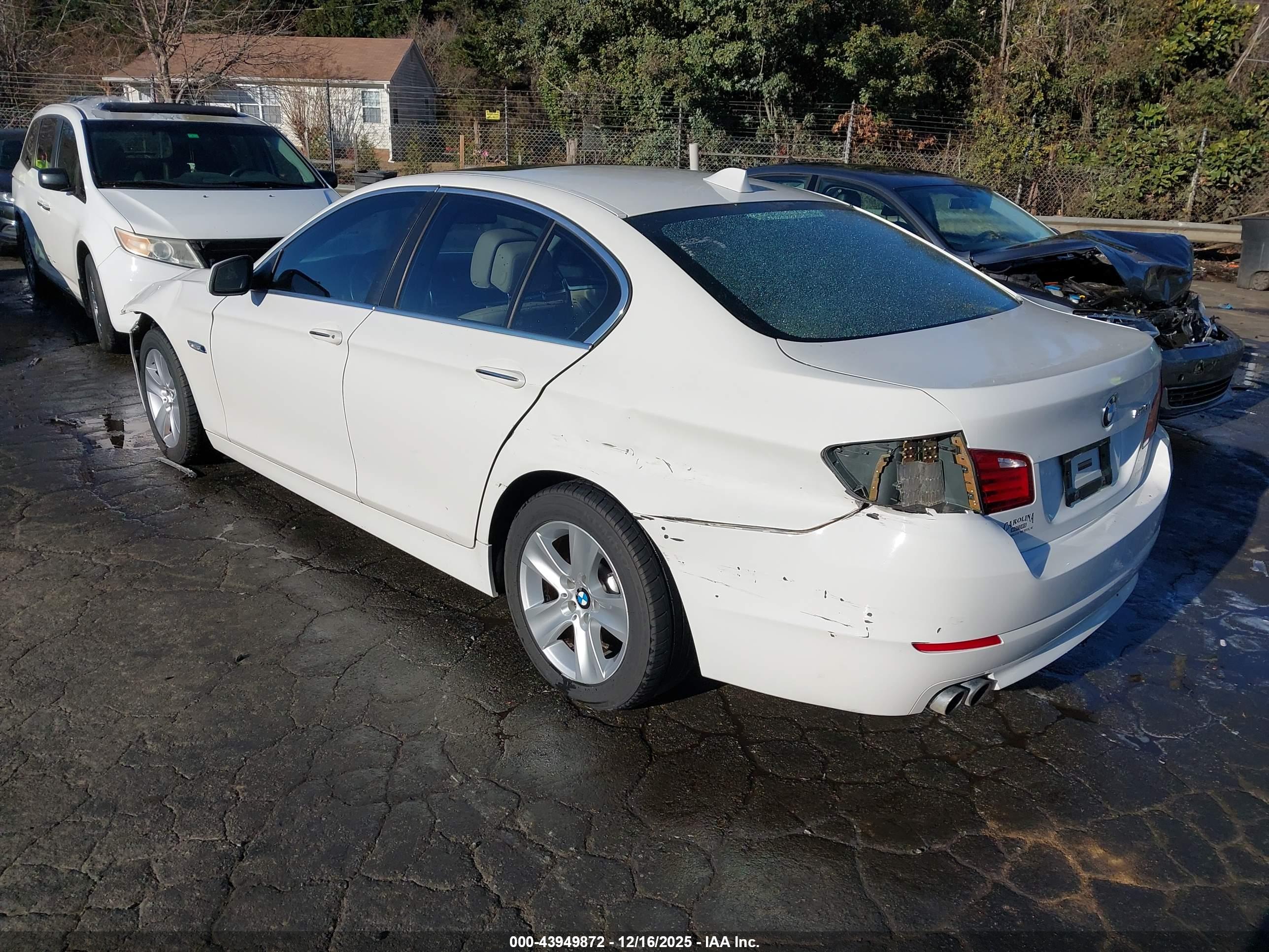 BMW 528I image 3