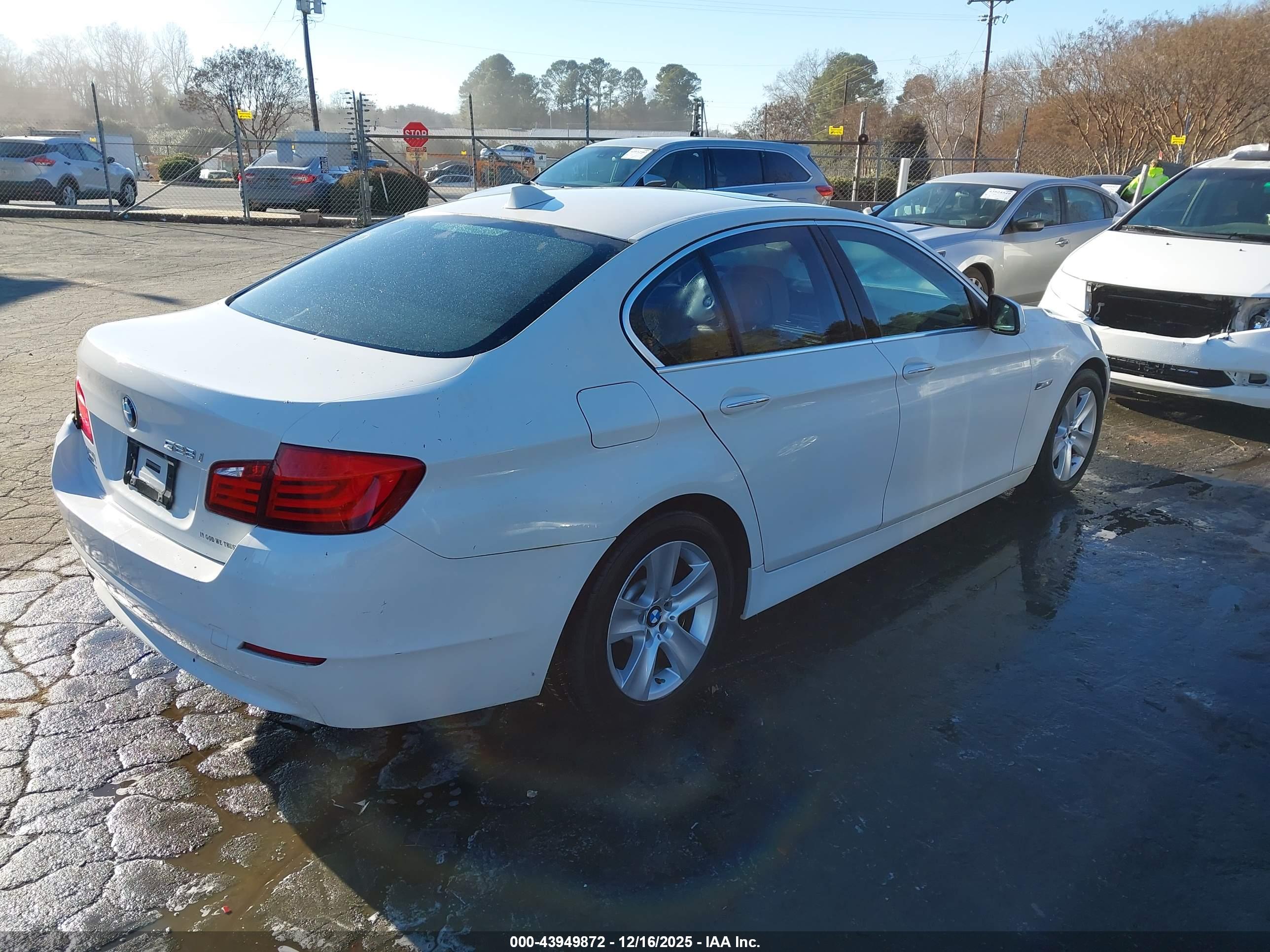 BMW 528I image 4