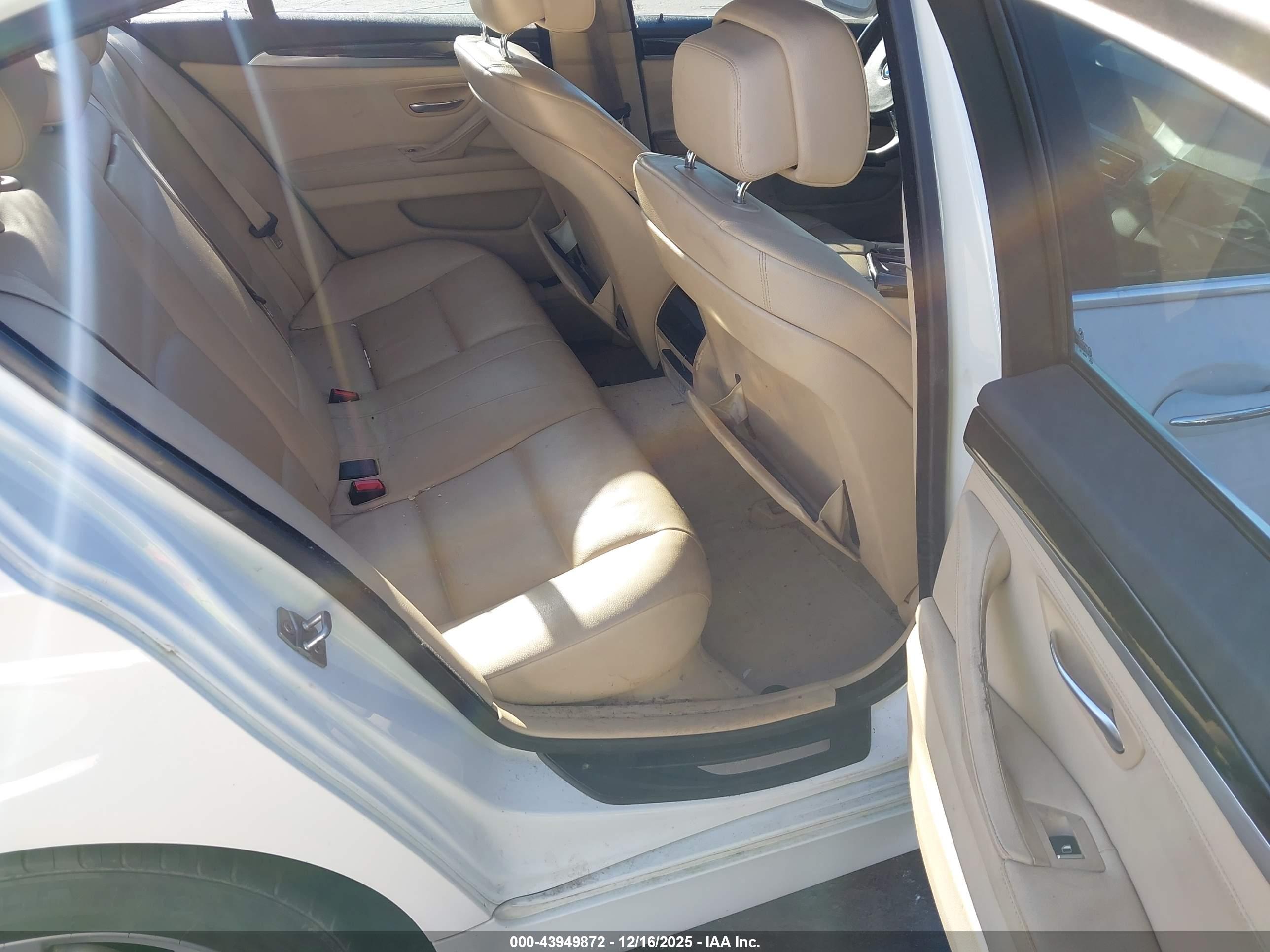 BMW 528I image 8