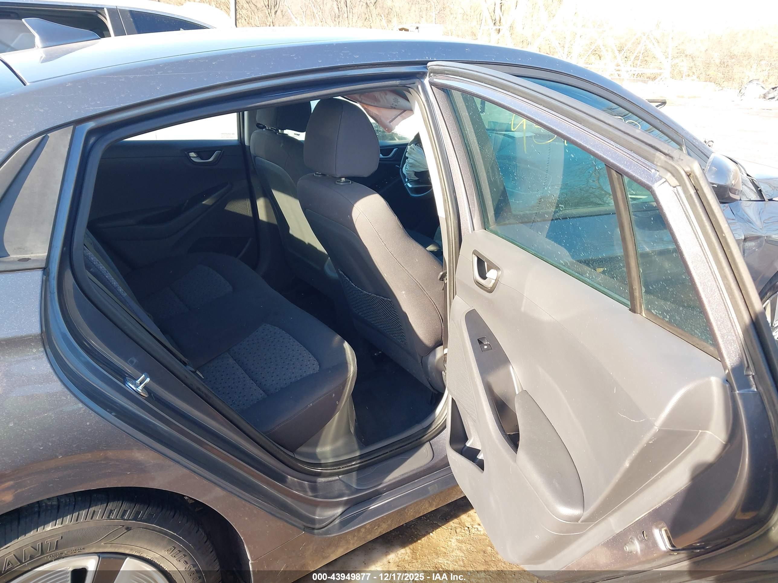 HYUNDAI IONIQ image 8