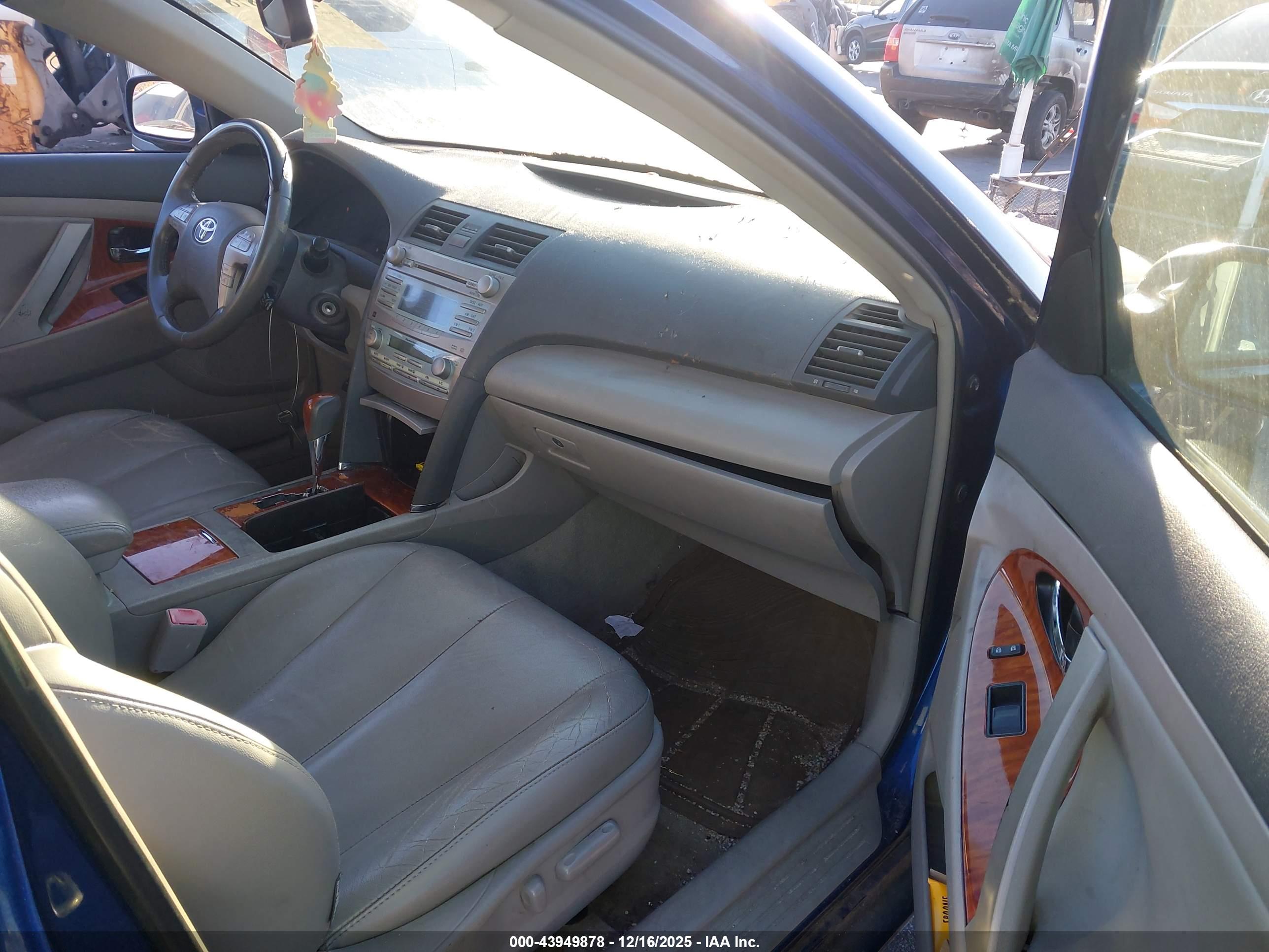 TOYOTA CAMRY image 5