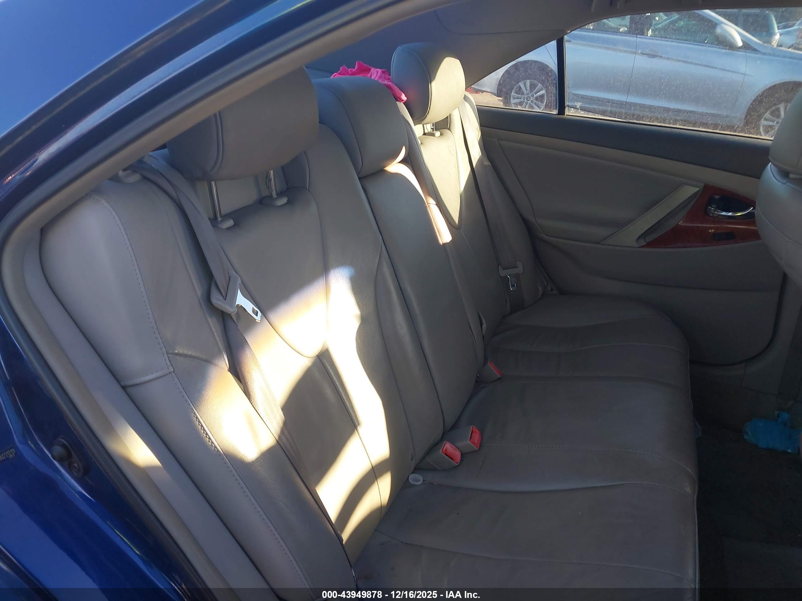TOYOTA CAMRY image 8