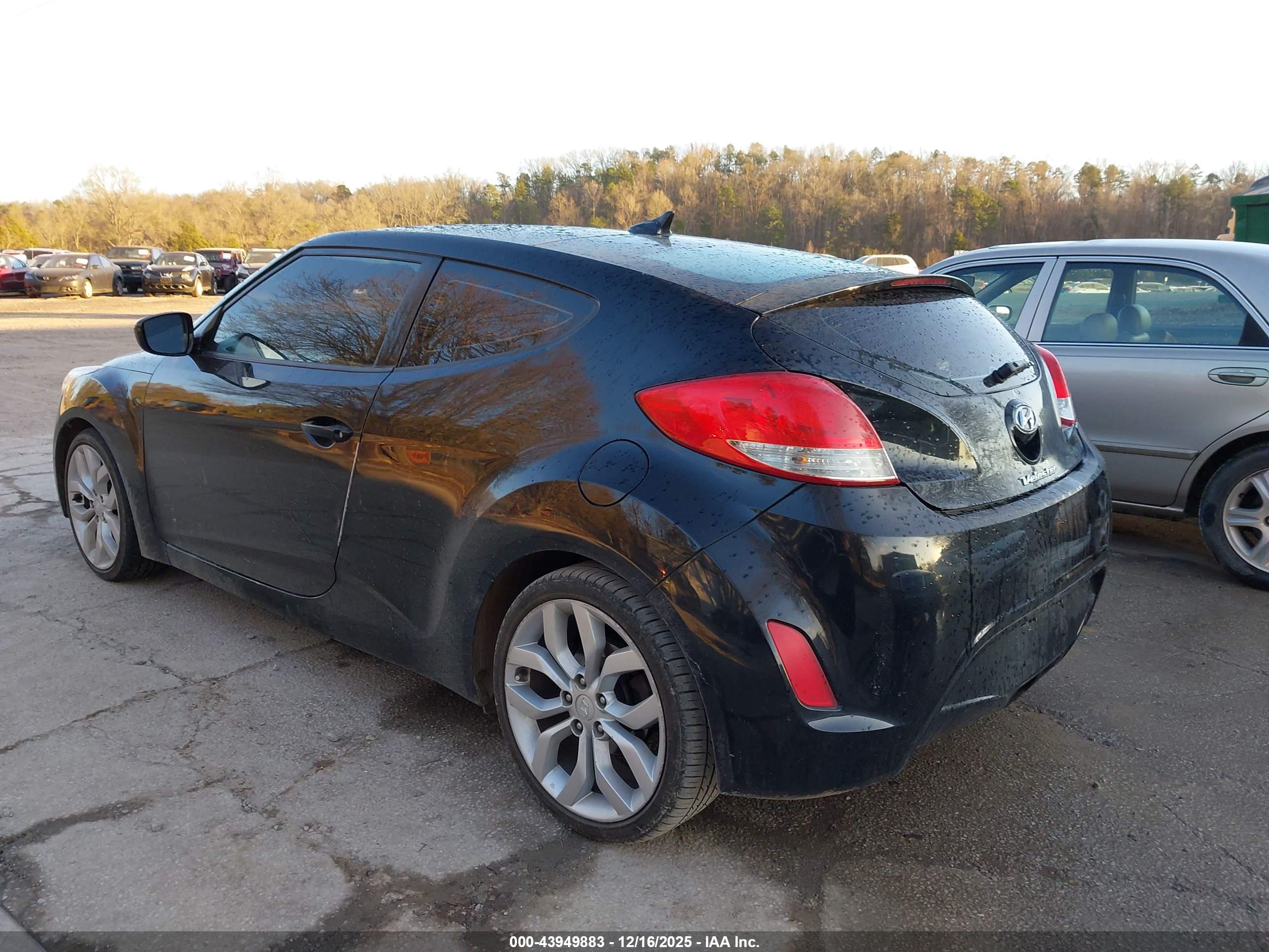 HYUNDAI VELOSTER image 3