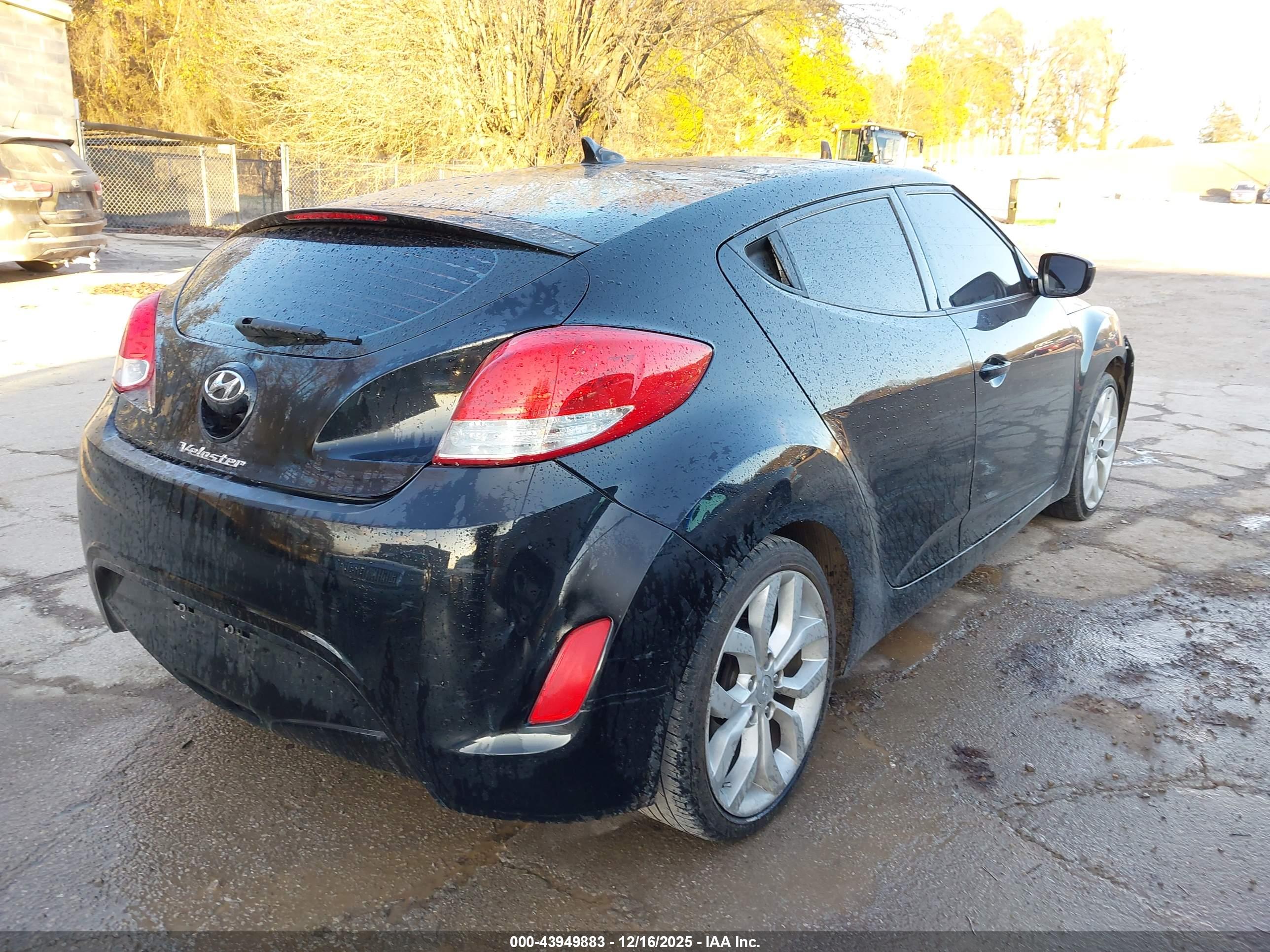 HYUNDAI VELOSTER image 4