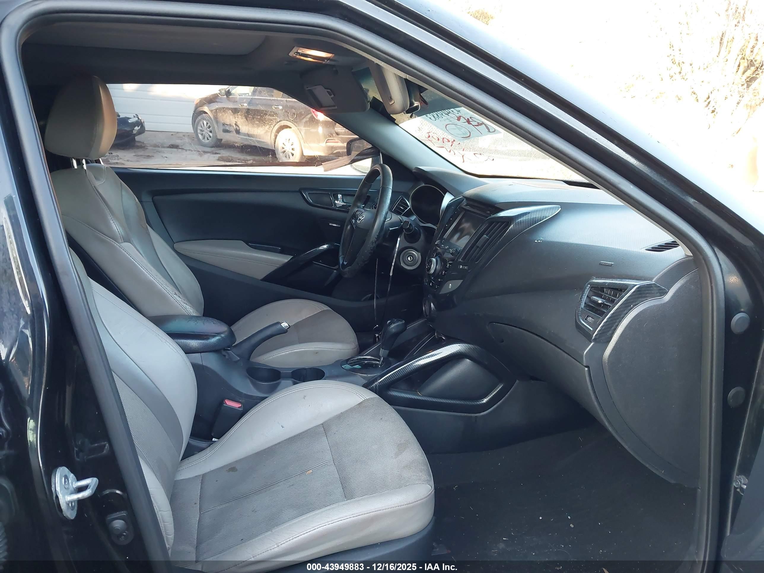 HYUNDAI VELOSTER image 5