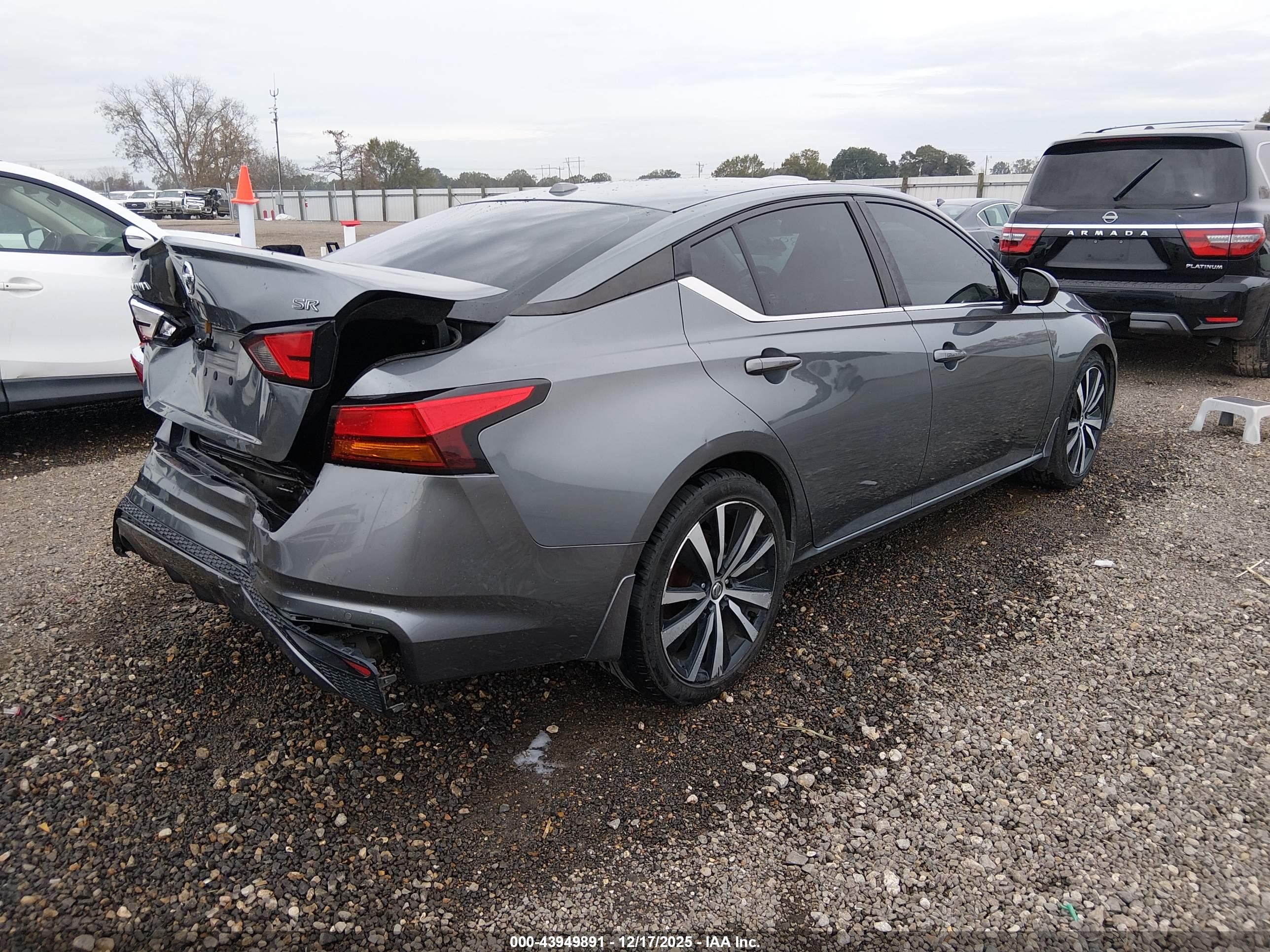 NISSAN ALTIMA image 4