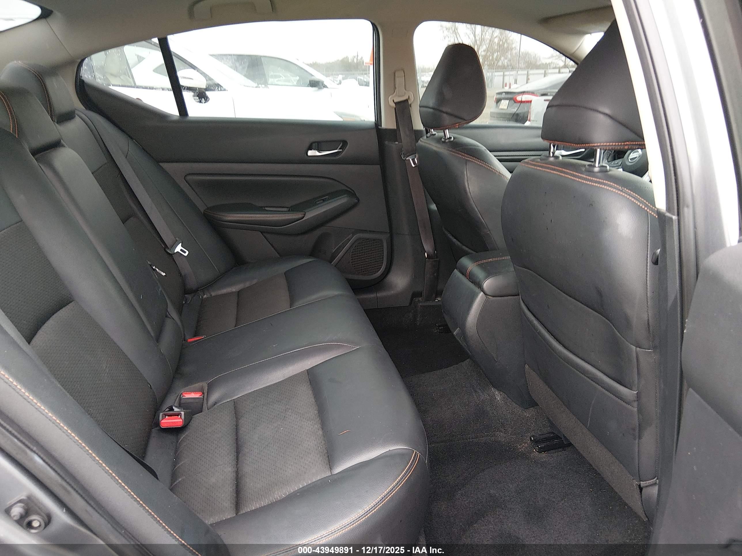 NISSAN ALTIMA image 8