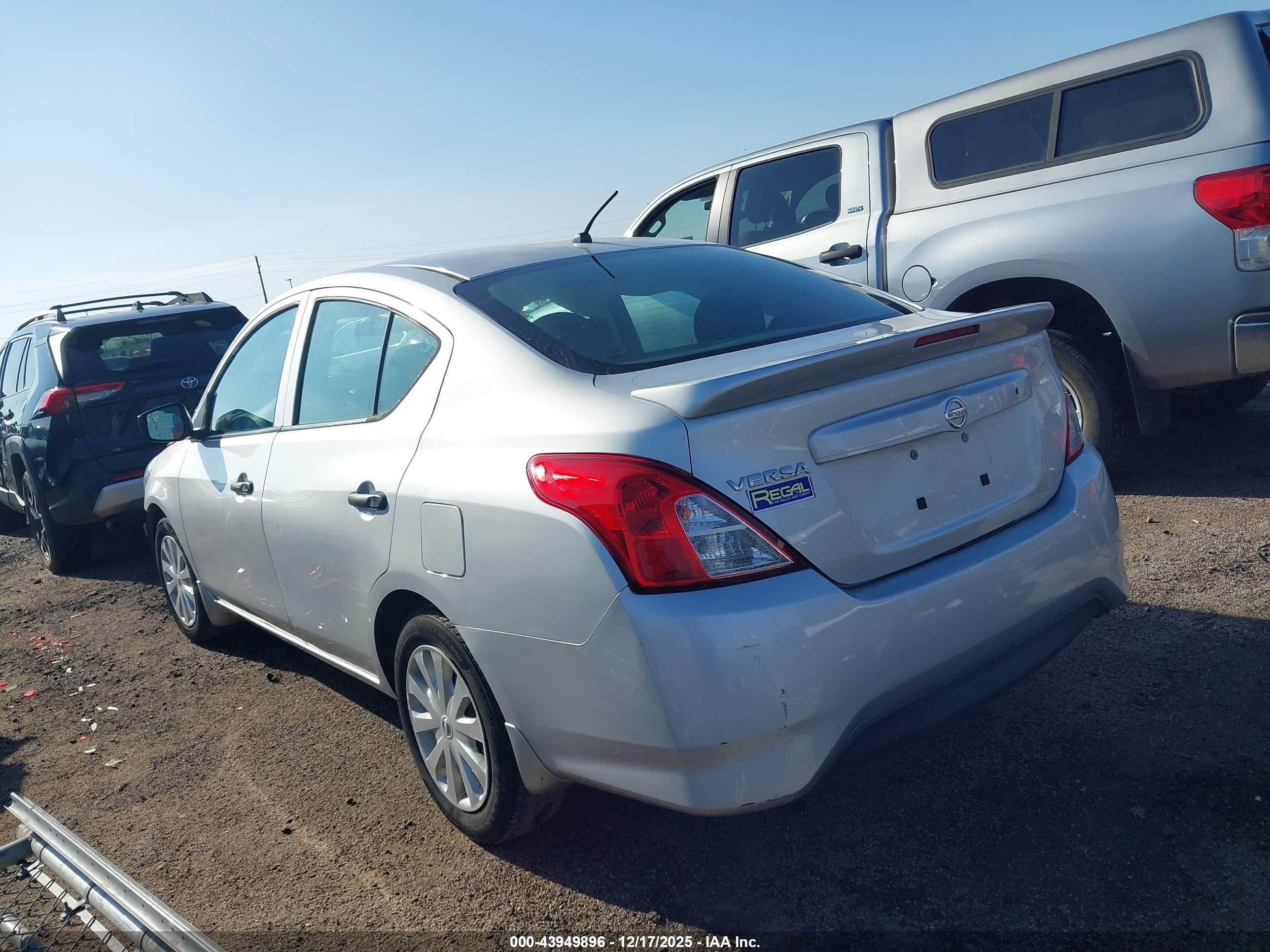 NISSAN VERSA image 3