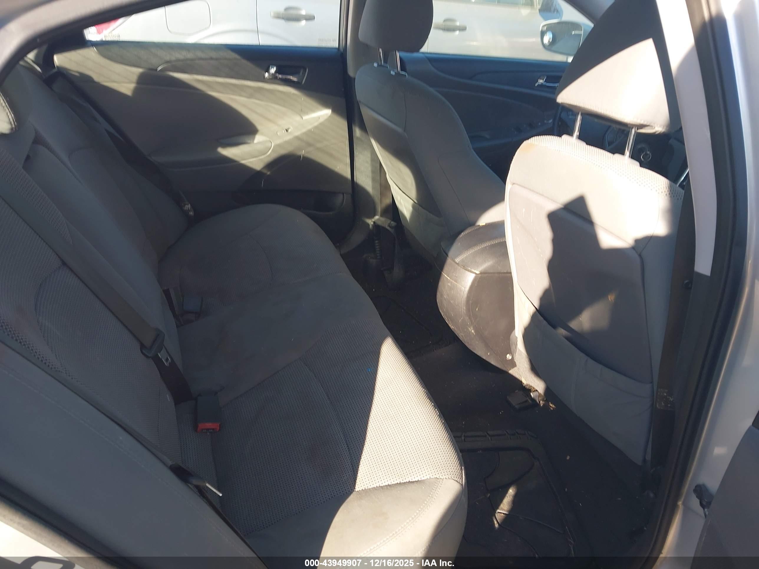 HYUNDAI SONATA image 8