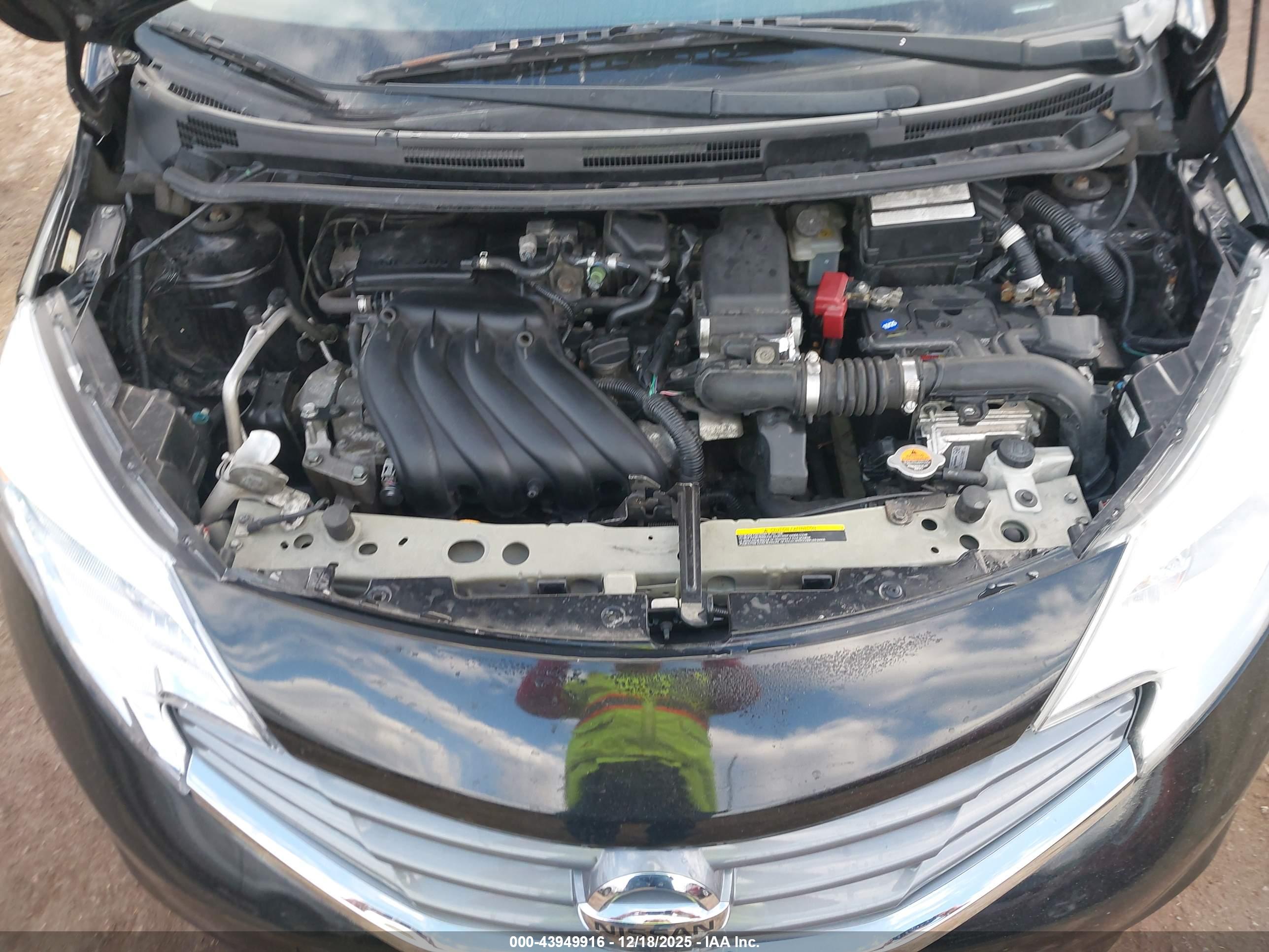 NISSAN VERSA image 10