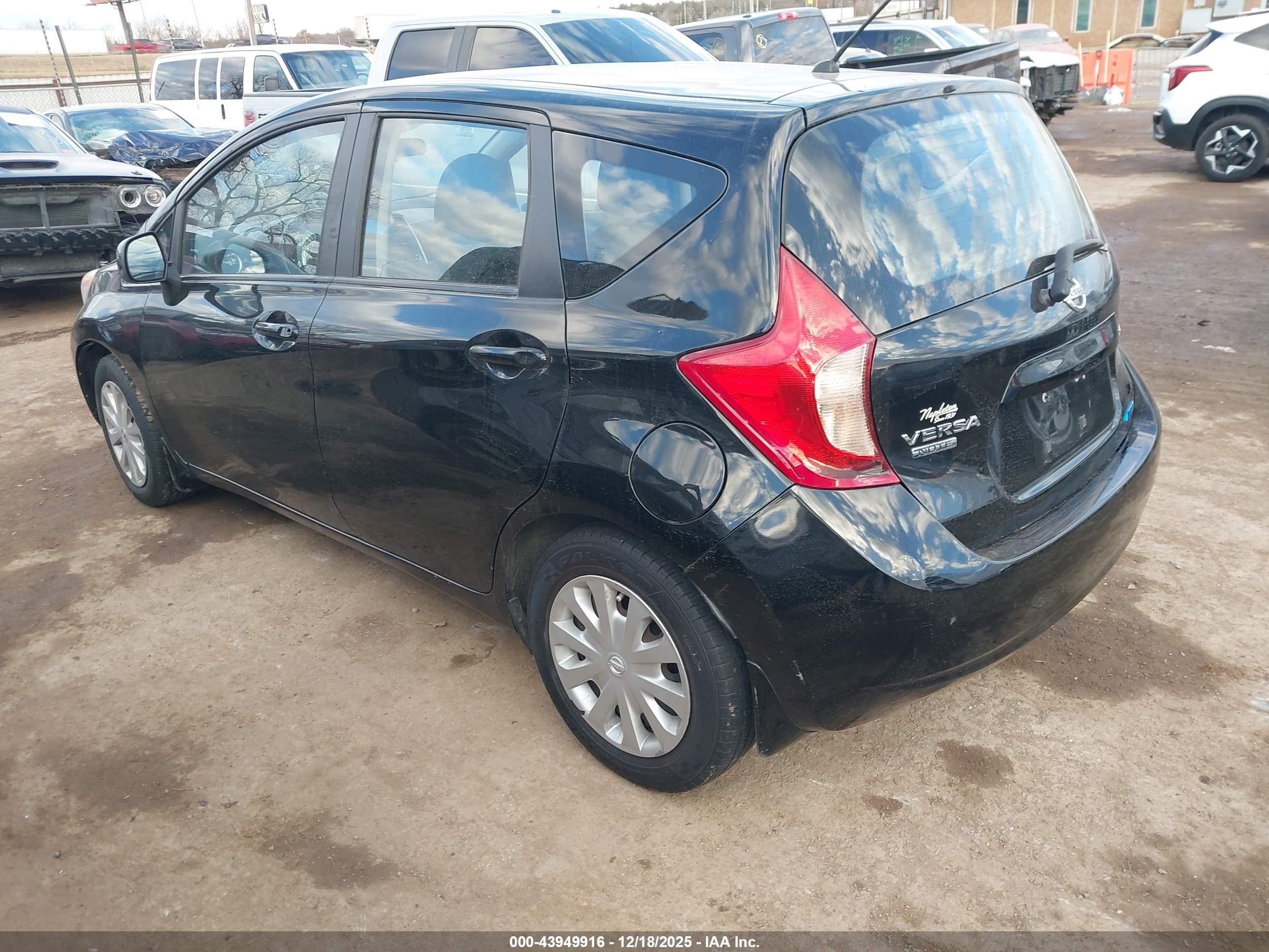 NISSAN VERSA image 3