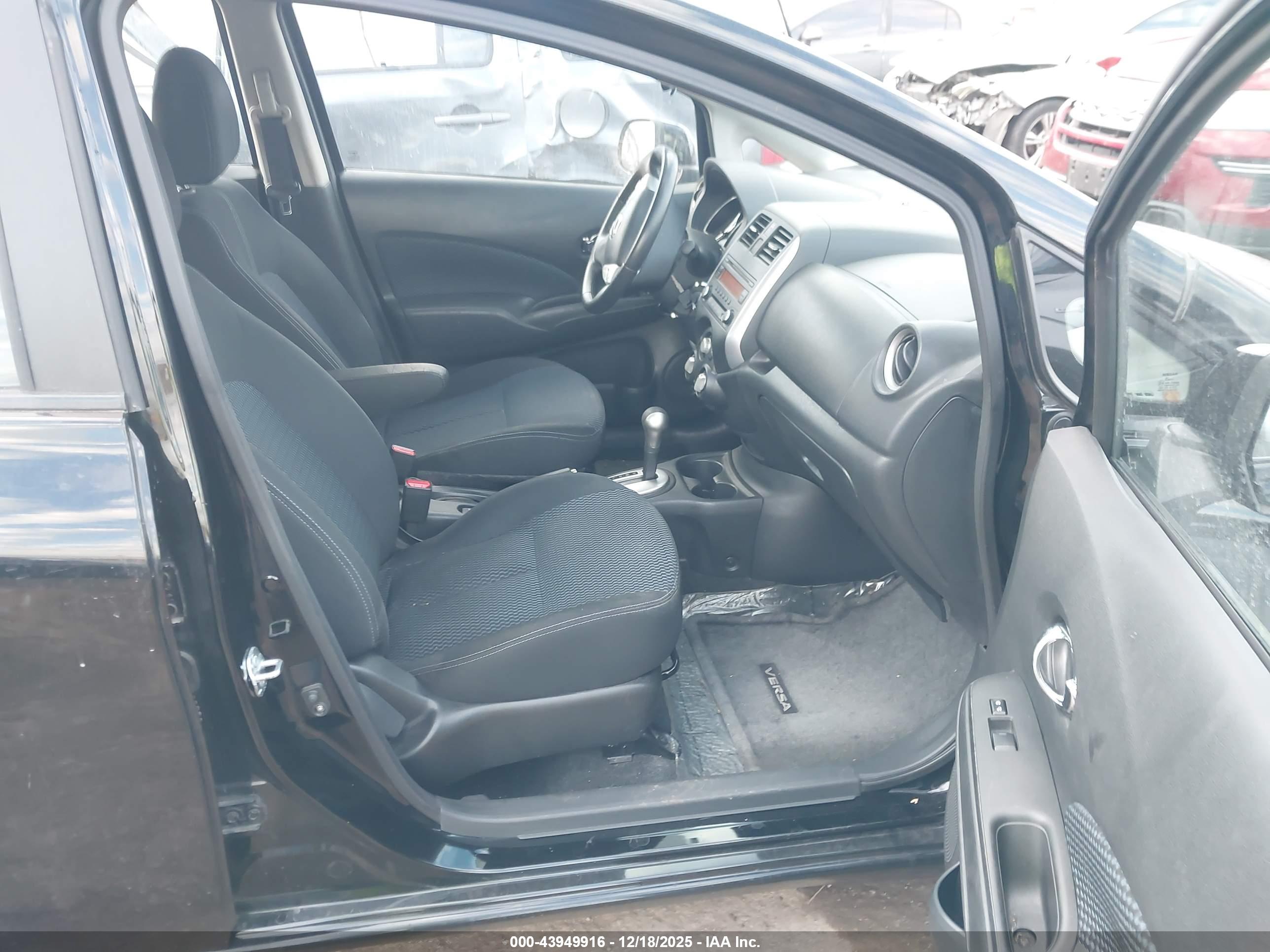 NISSAN VERSA image 5