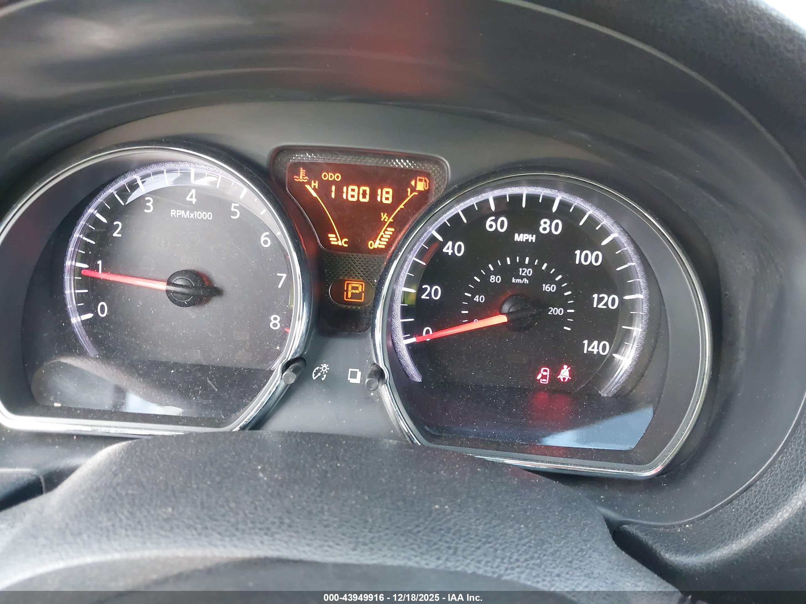NISSAN VERSA image 7