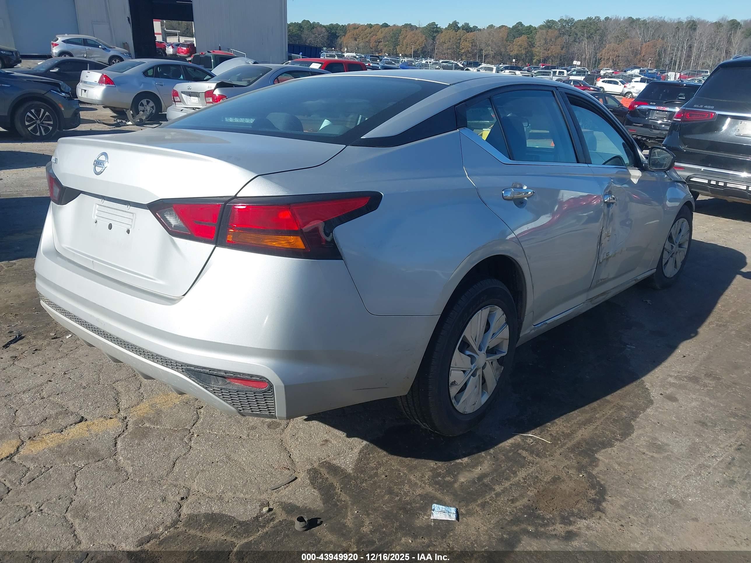 NISSAN ALTIMA image 4
