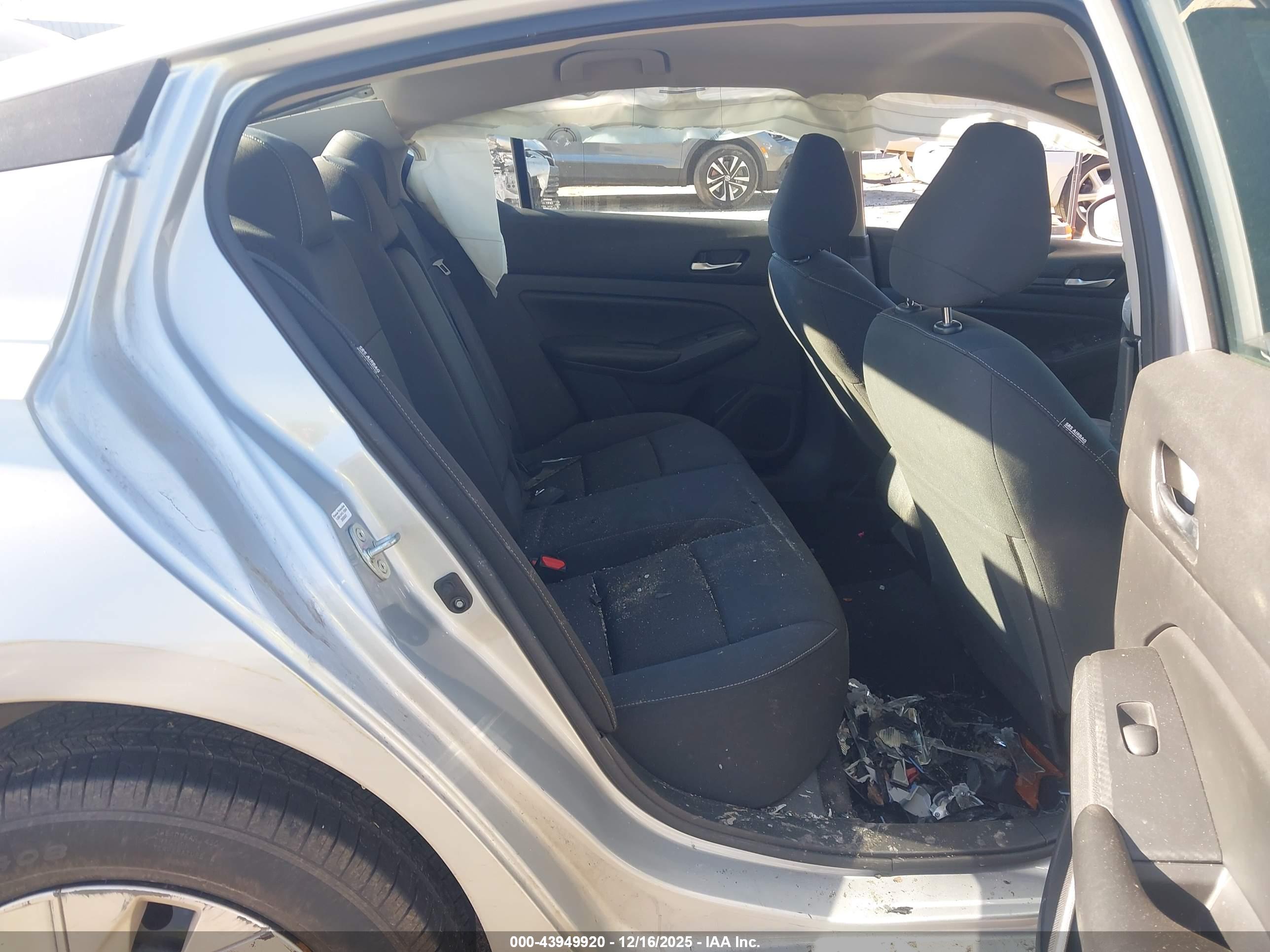 NISSAN ALTIMA image 8