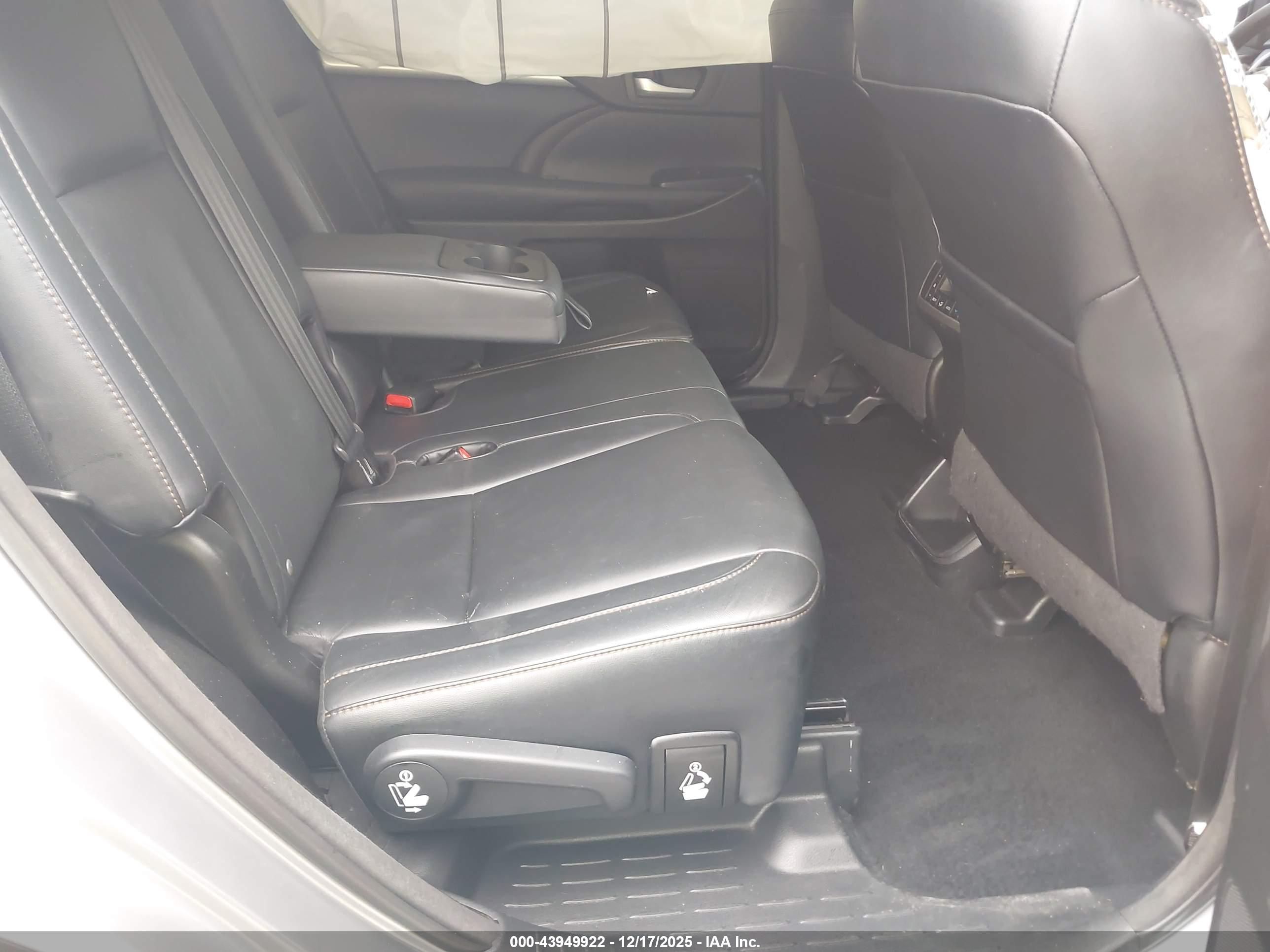 TOYOTA HIGHLANDER image 8