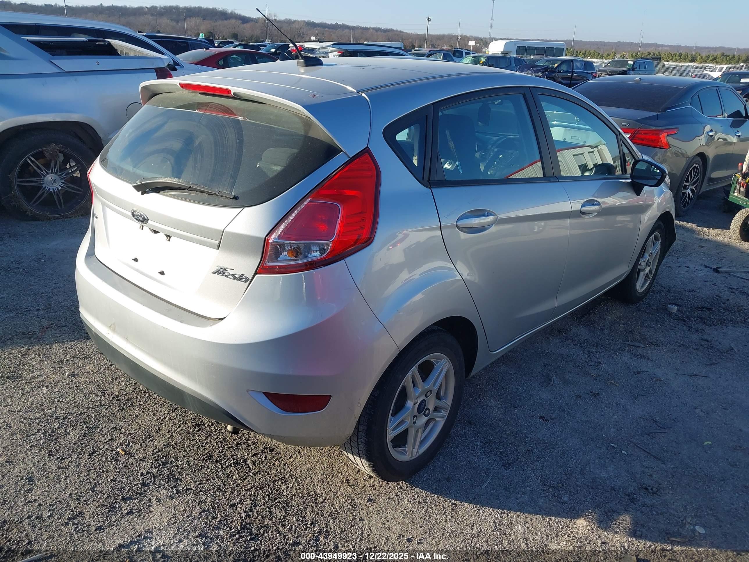 FORD FIESTA image 4