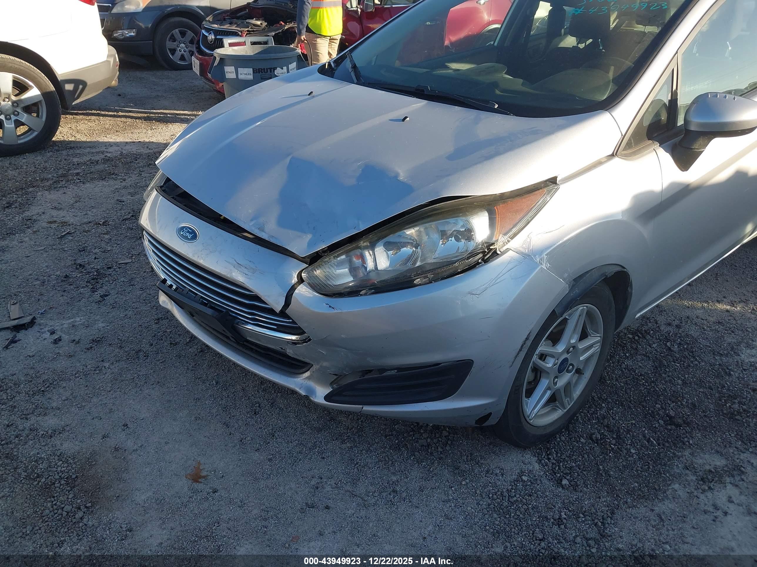 FORD FIESTA image 6