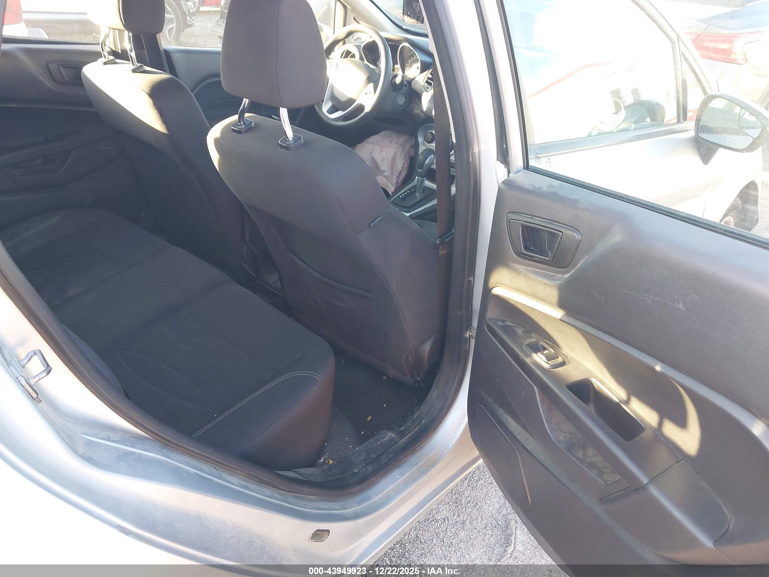 FORD FIESTA image 8
