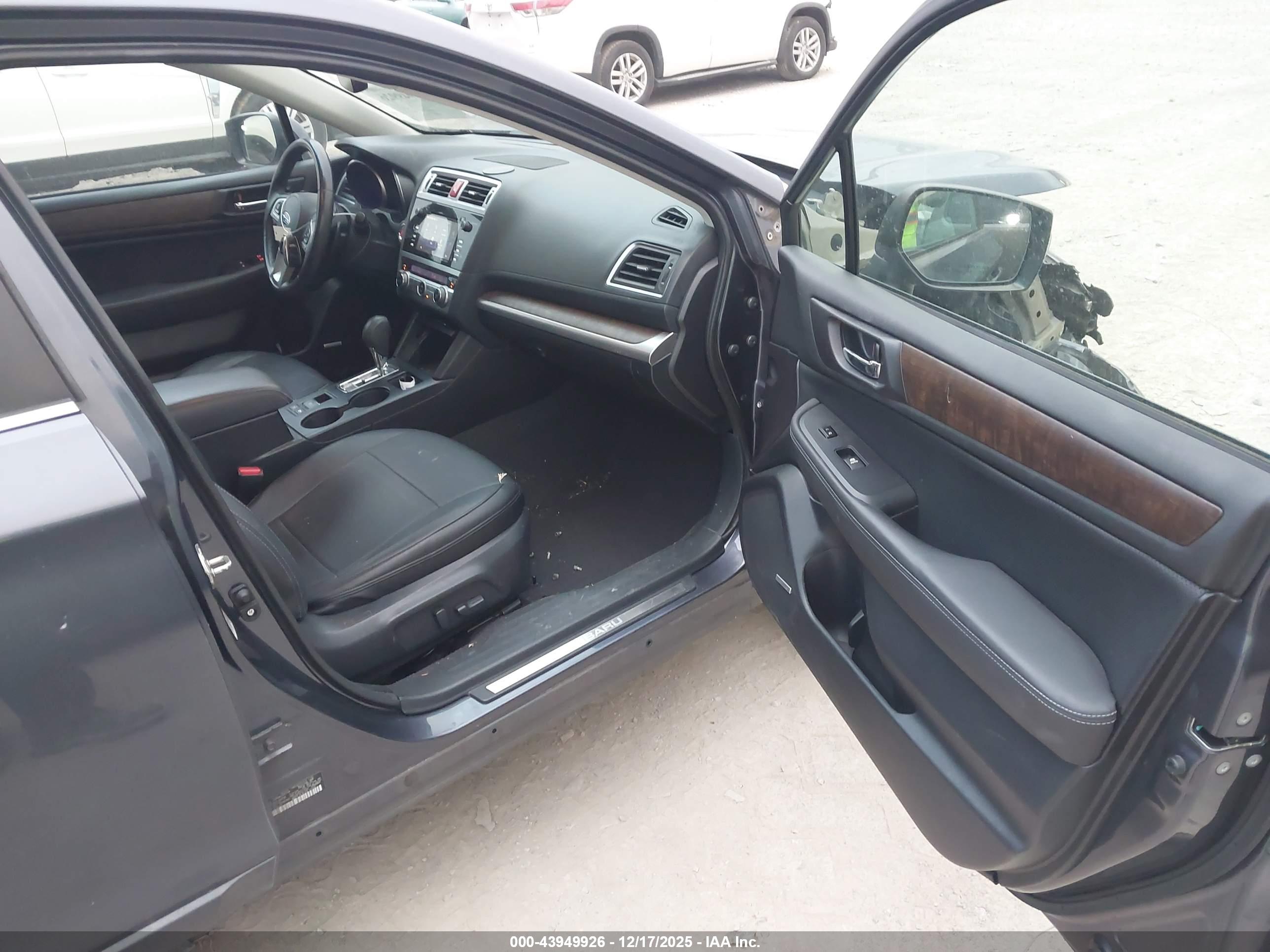 SUBARU OUTBACK image 5