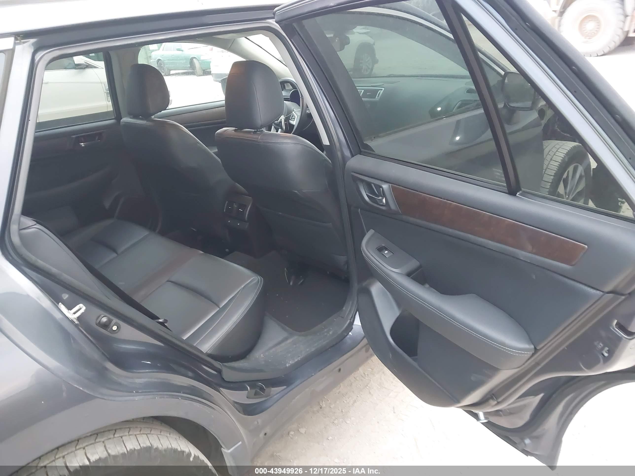 SUBARU OUTBACK image 8