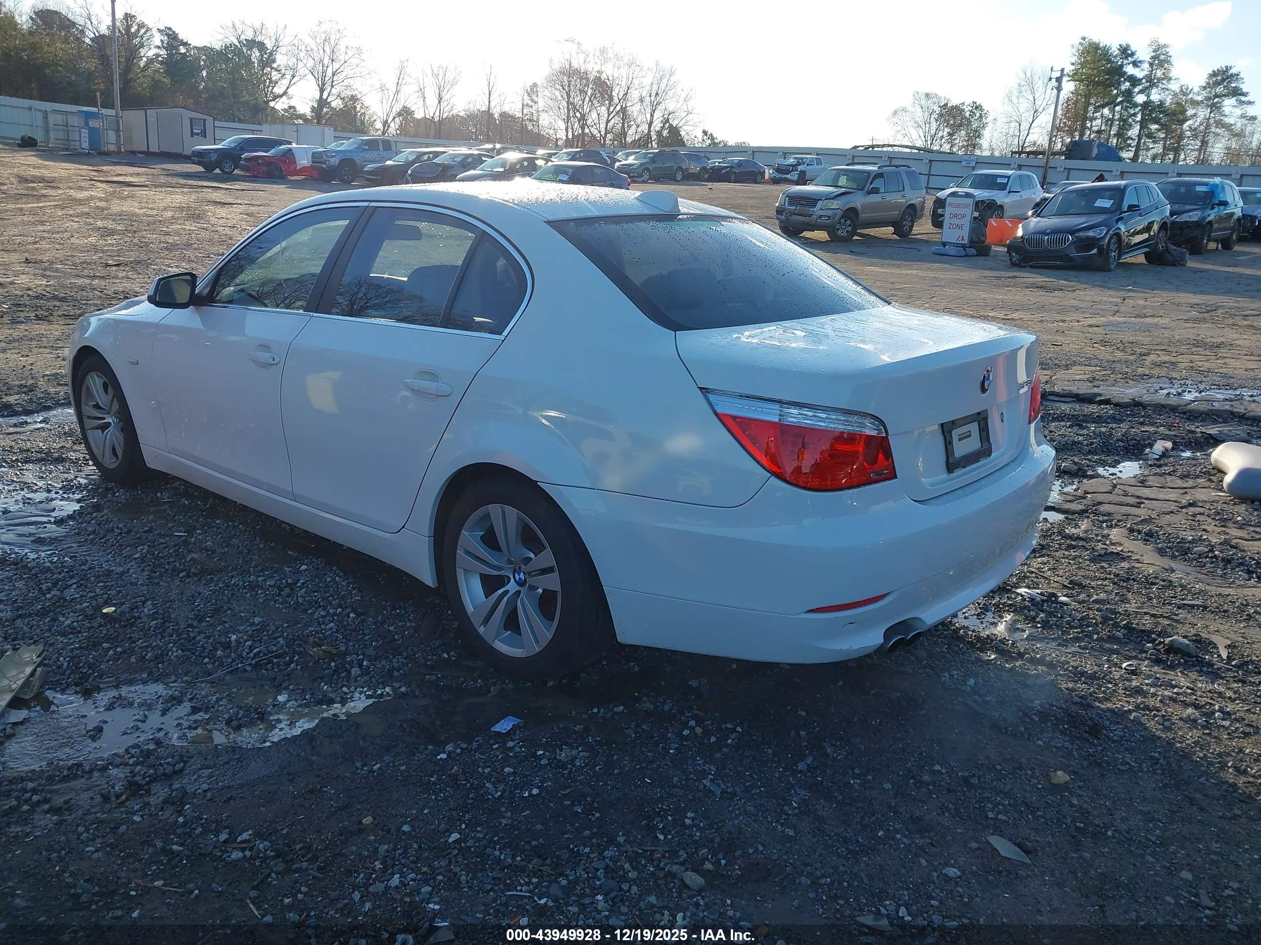 BMW 528I image 3