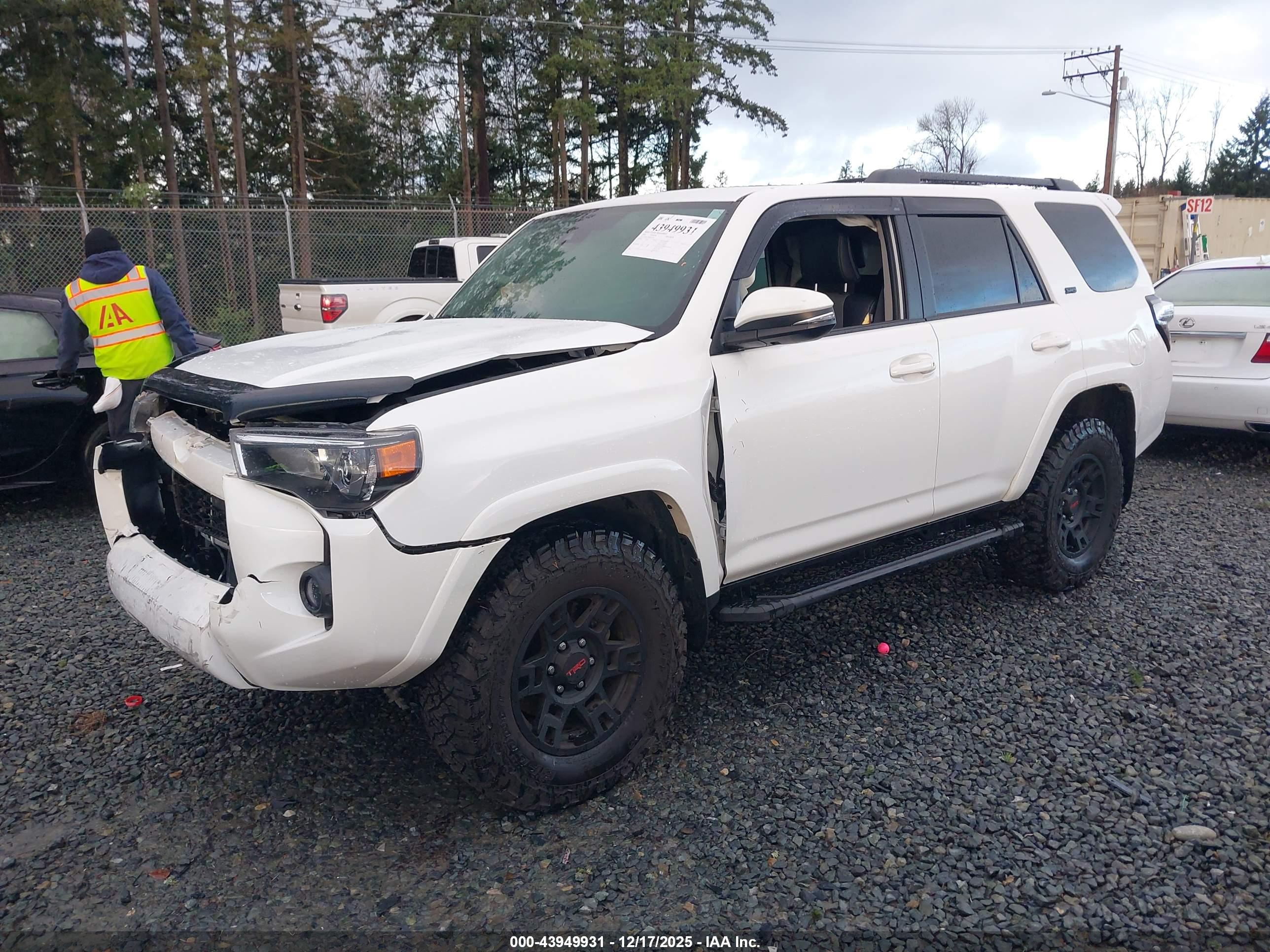 TOYOTA 4RUNNER image 2