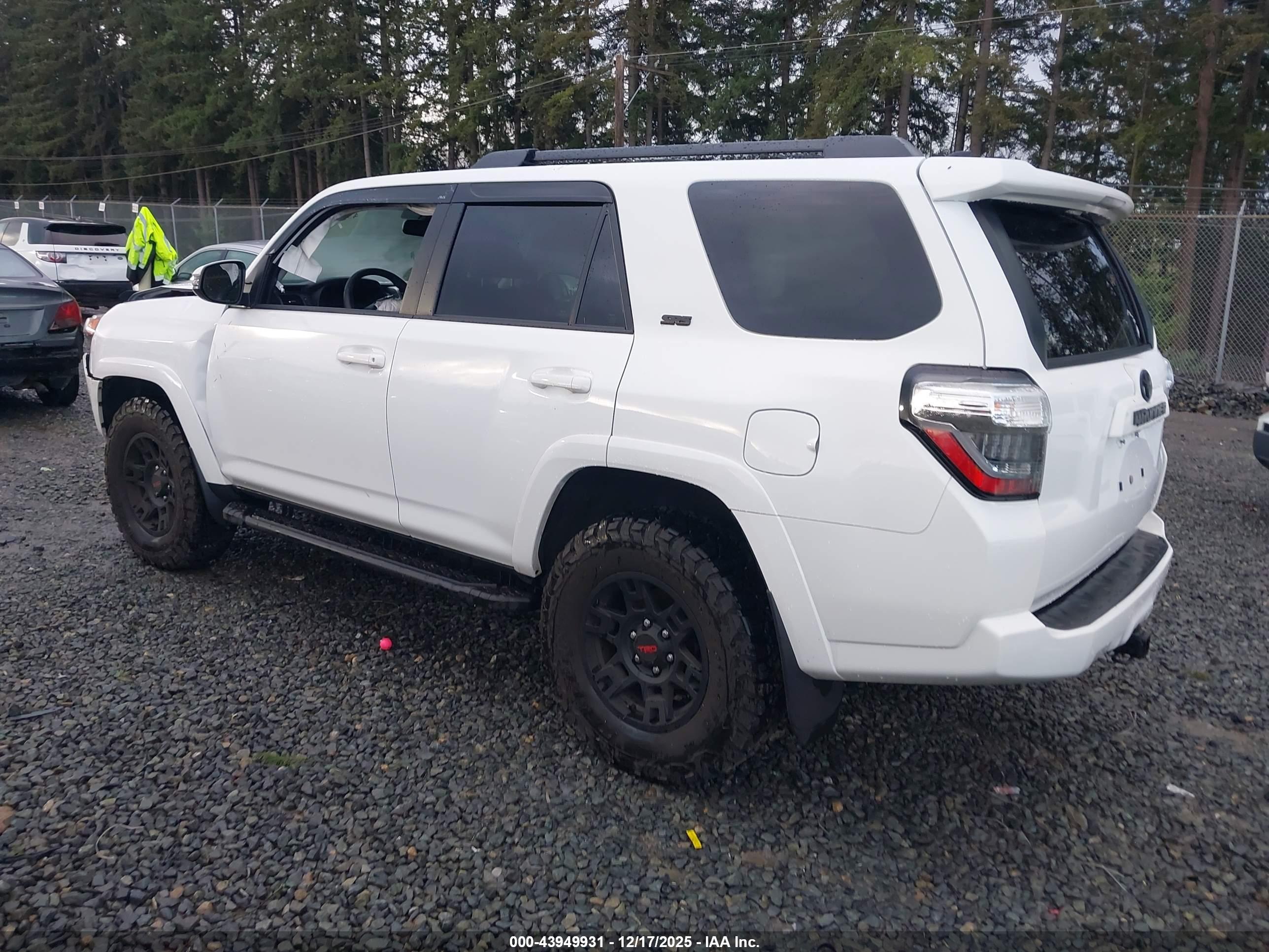 TOYOTA 4RUNNER image 3