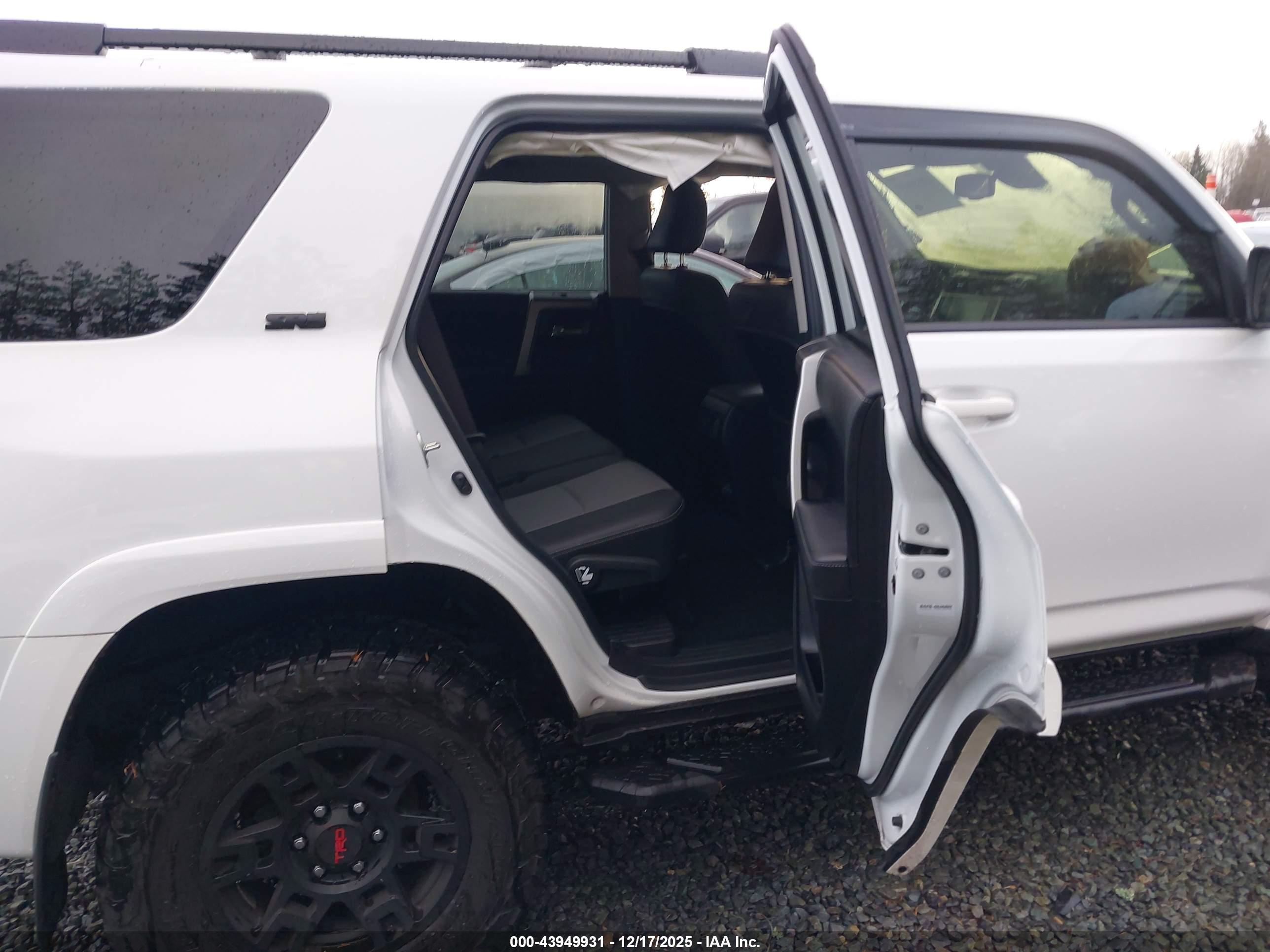 TOYOTA 4RUNNER image 8