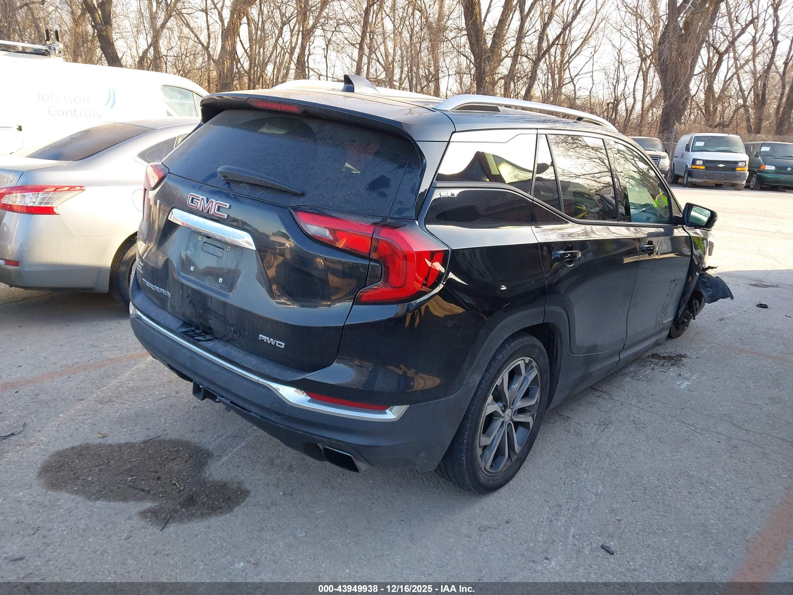GMC TERRAIN image 4