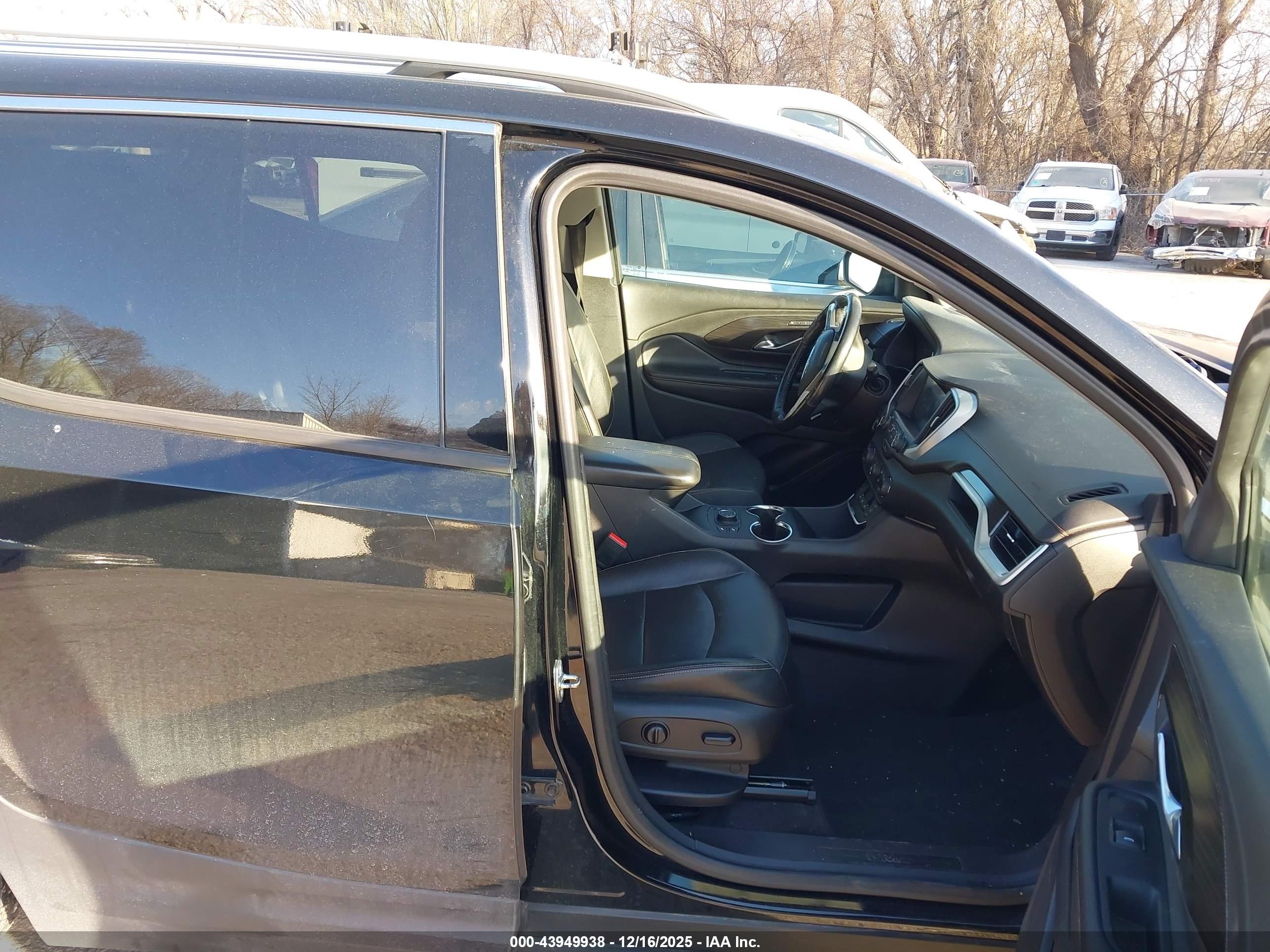GMC TERRAIN image 5