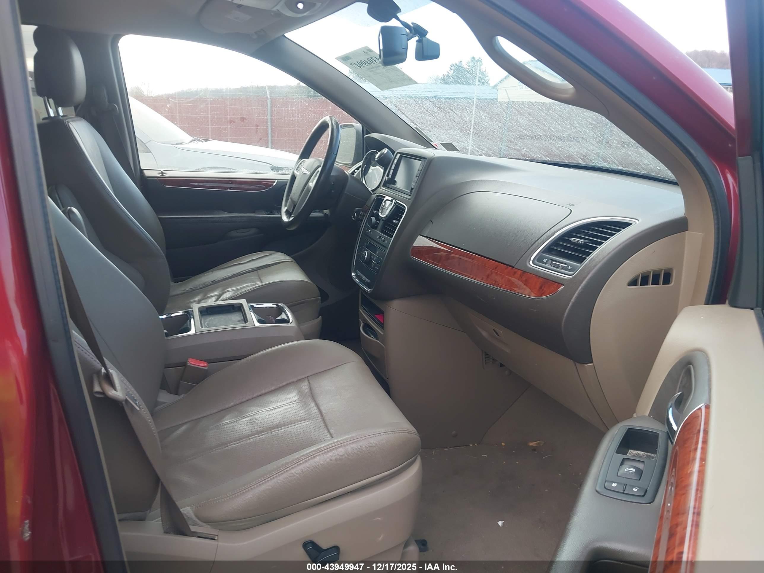 CHRYSLER TOWN image 5