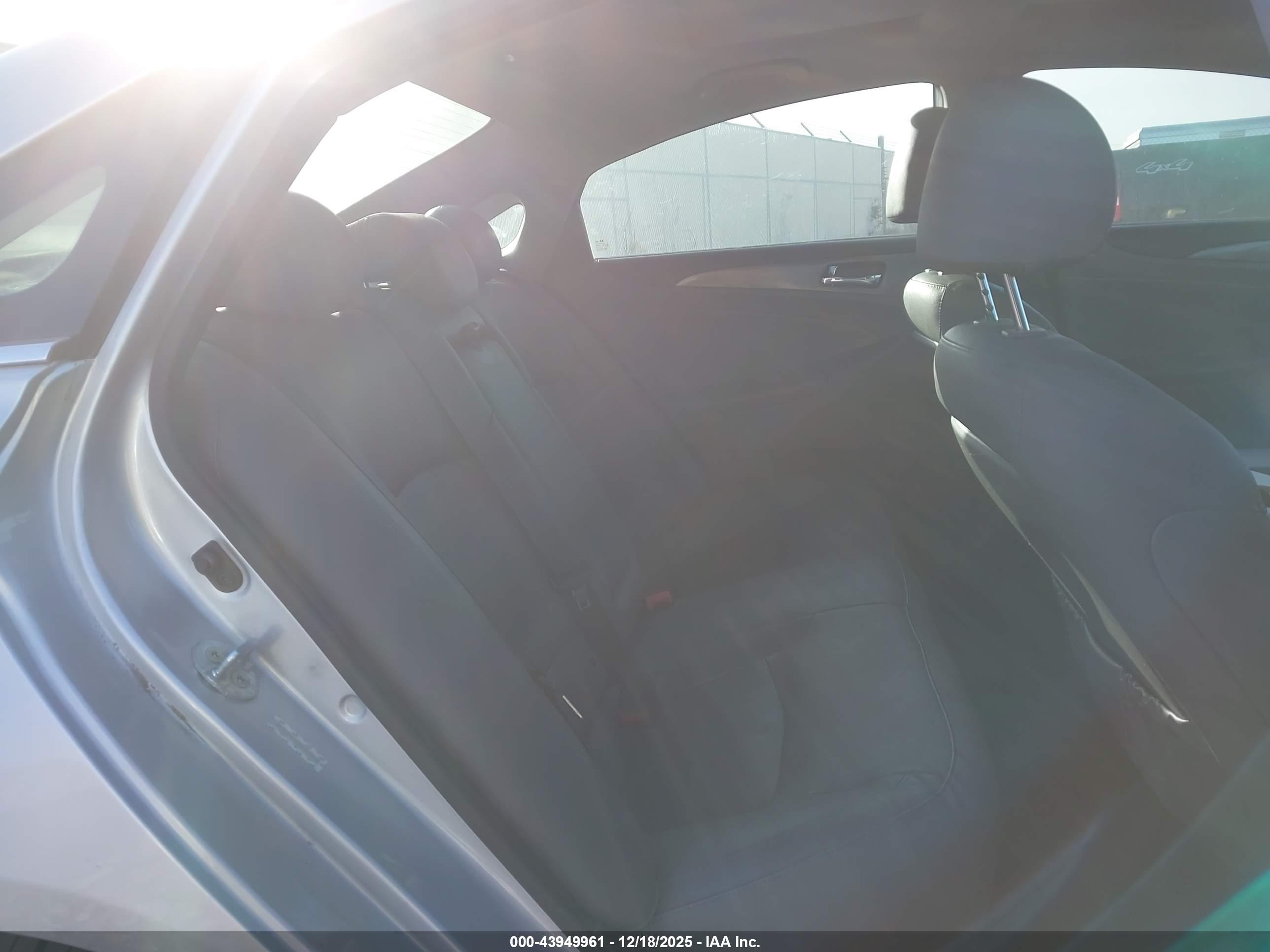 HYUNDAI SONATA image 8