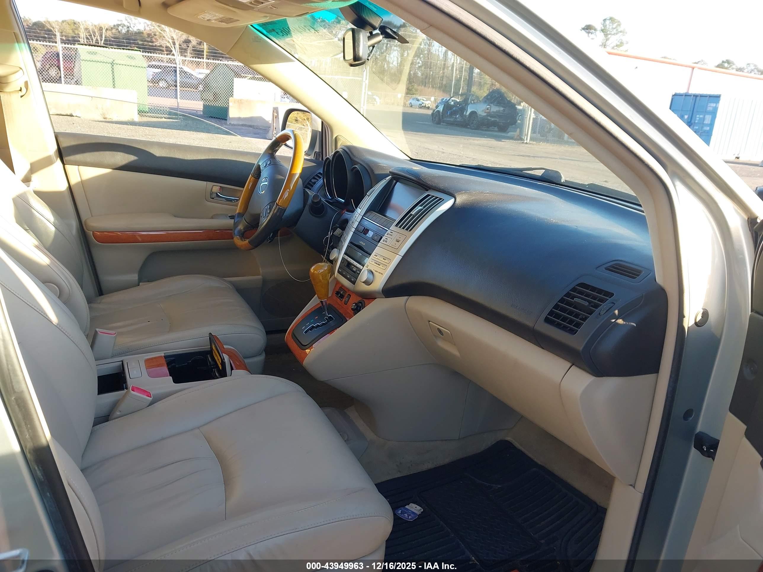 LEXUS RX image 5