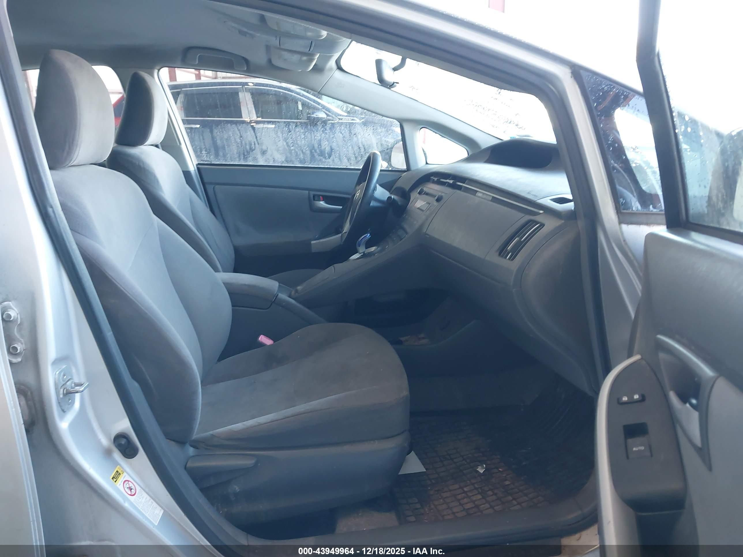 TOYOTA PRIUS image 5