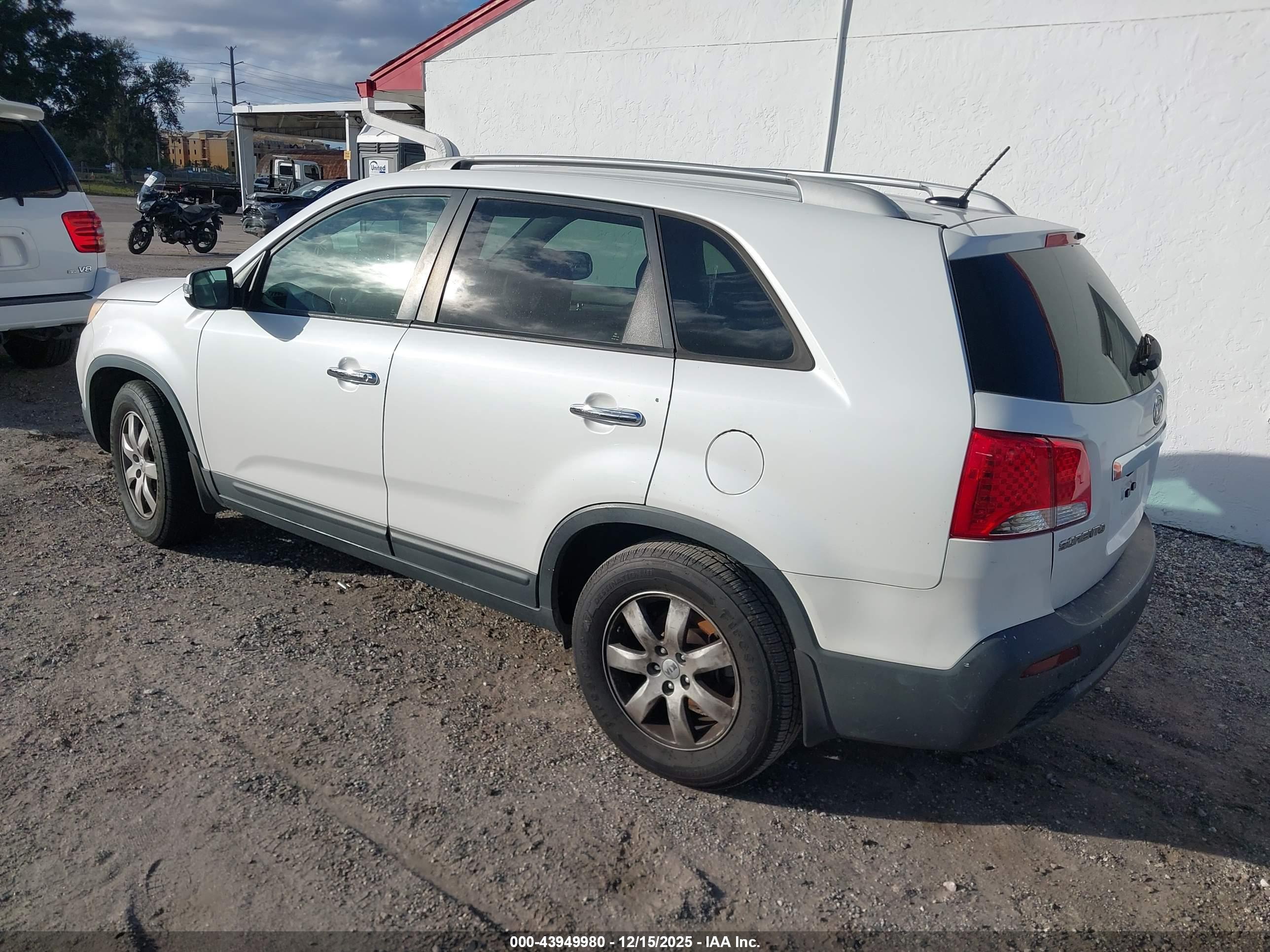 KIA SORENTO image 3