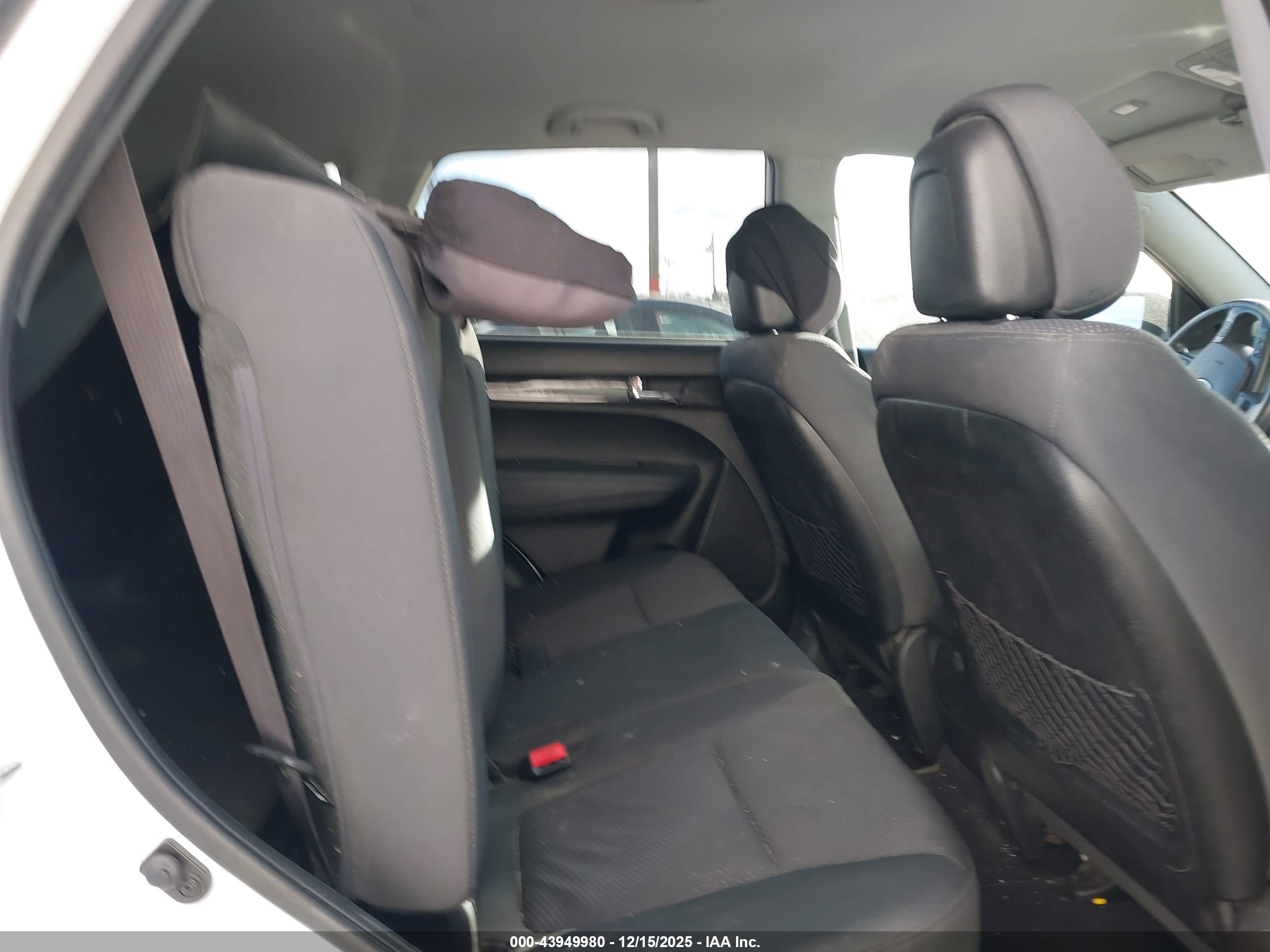 KIA SORENTO image 8