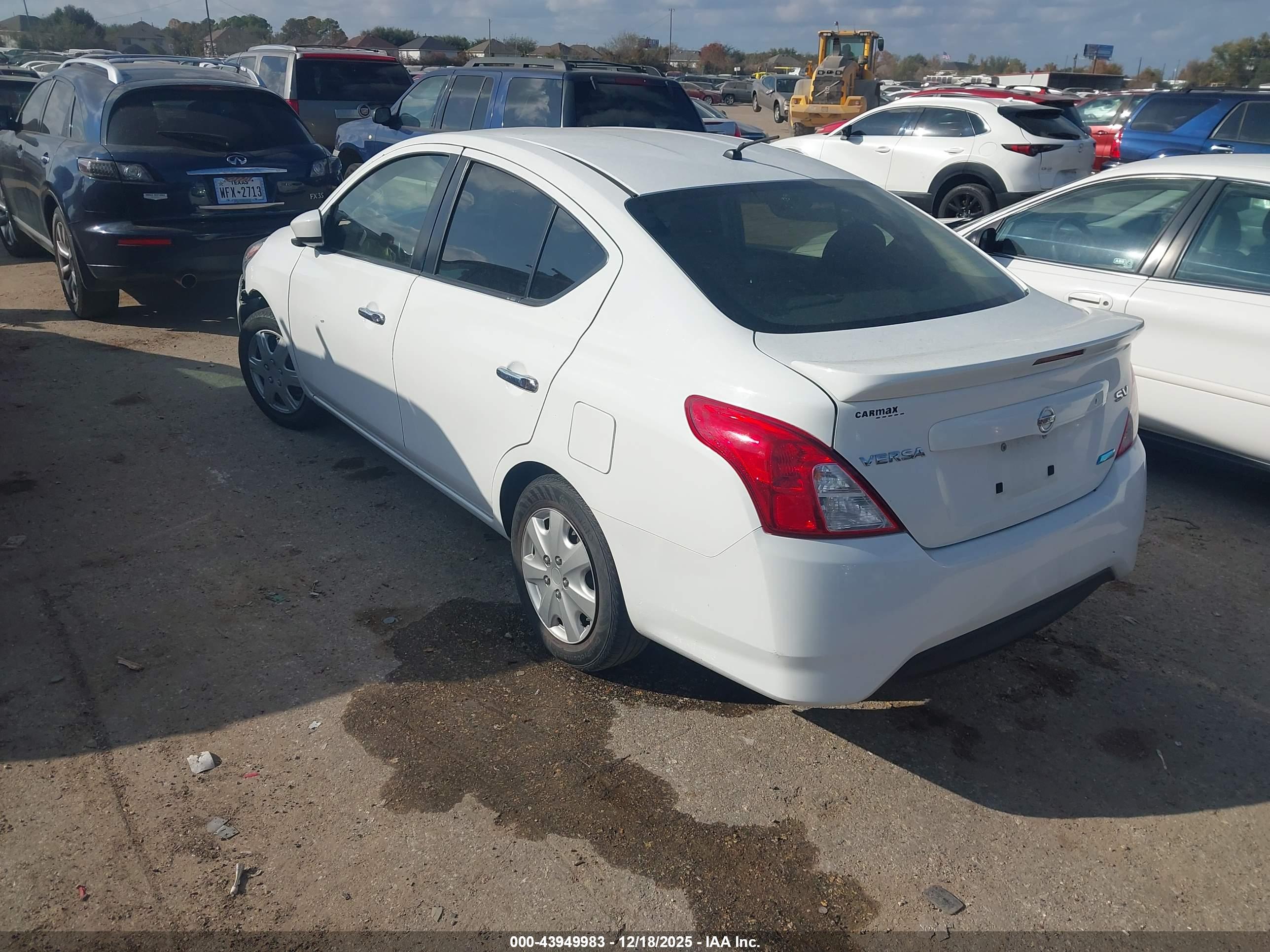 NISSAN VERSA image 3