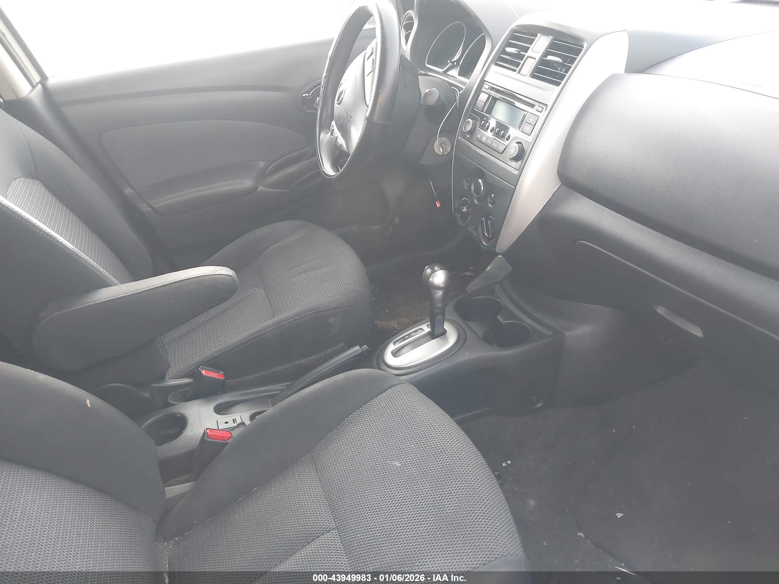 NISSAN VERSA image 5